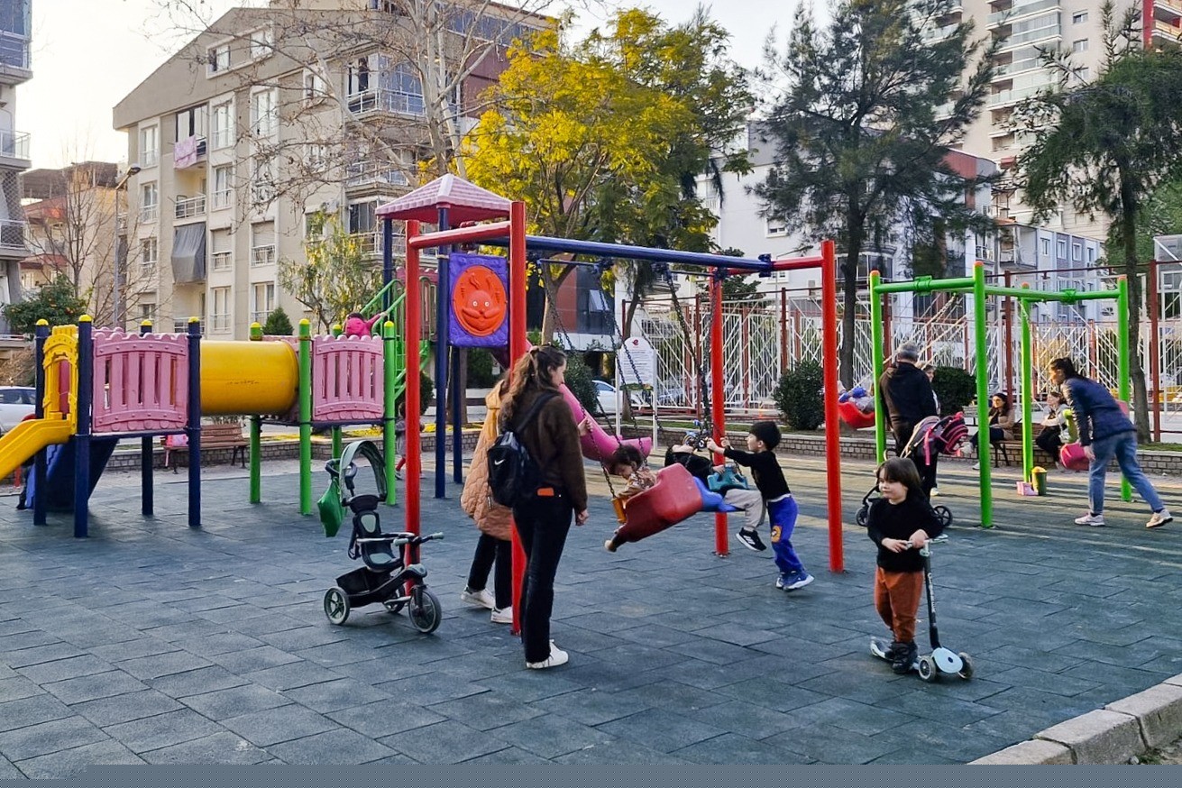 Efeler’in parkları yenileniyor
