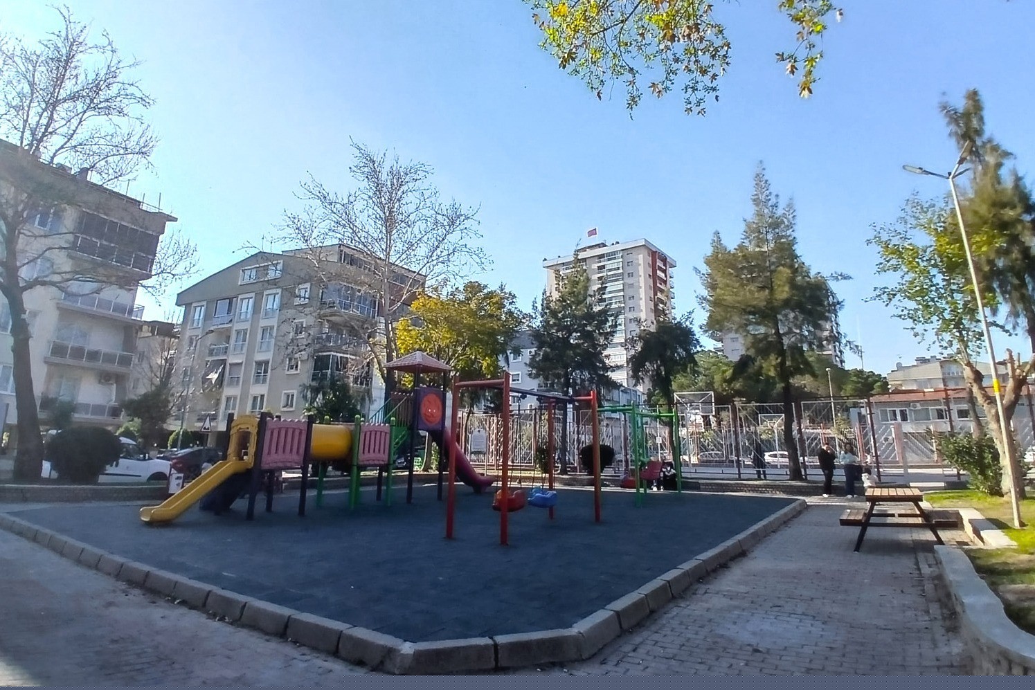 Efeler’in parkları yenileniyor
