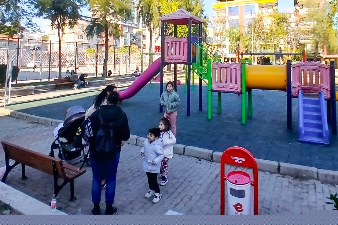 Efeler’in parkları yenileniyor
