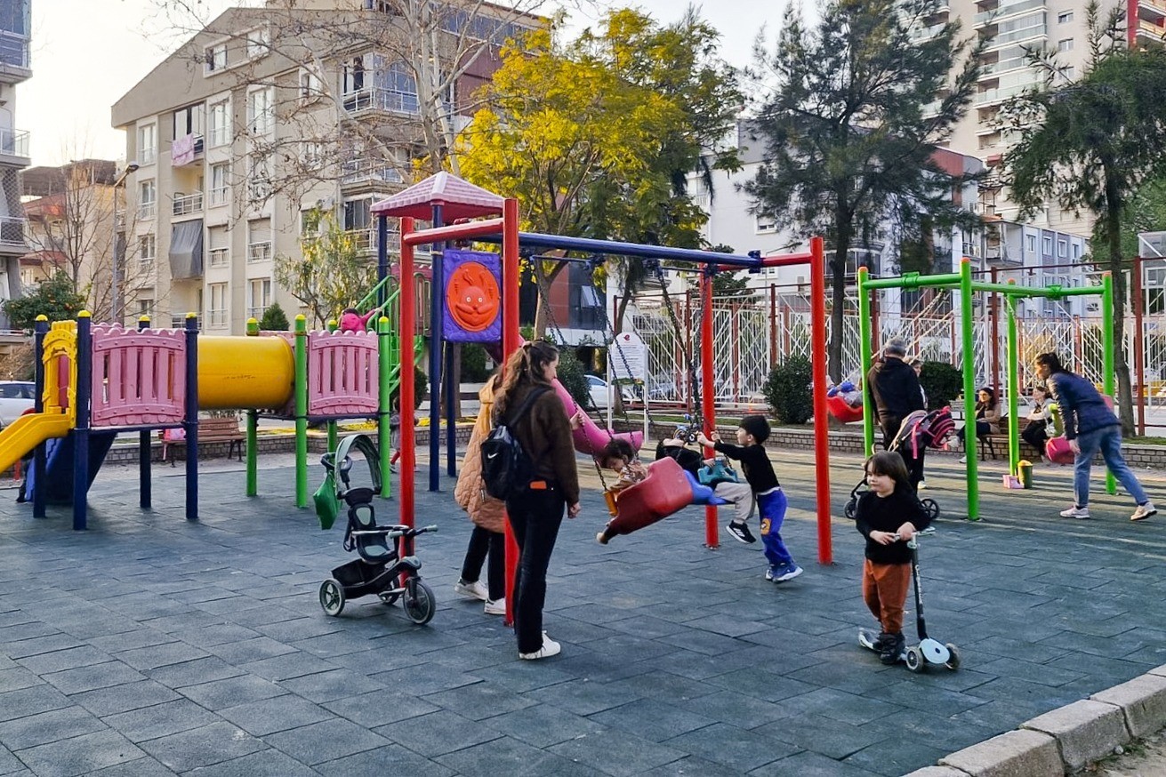 Efeler’in parkları yenileniyor
Efeler’in parkları yenileniyor