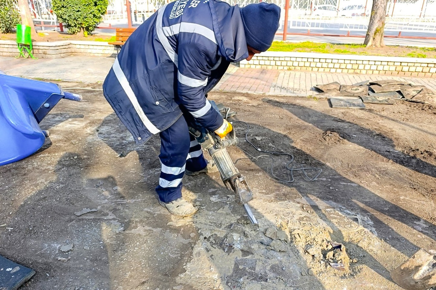 Efeler’in parkları yenileniyor
Efeler’in parkları yenileniyor