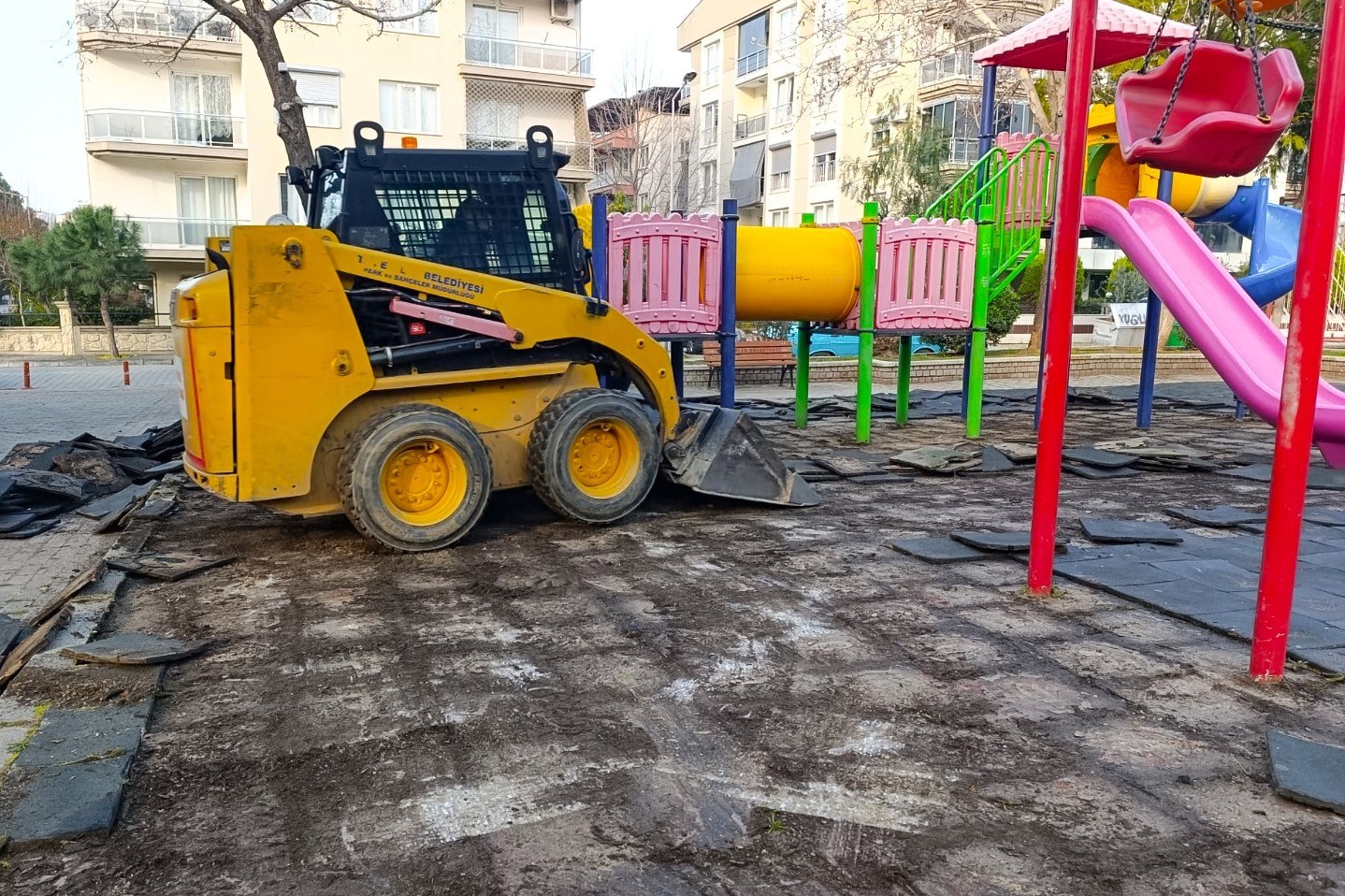 Efeler’in parkları yenileniyor
Efeler’in parkları yenileniyor