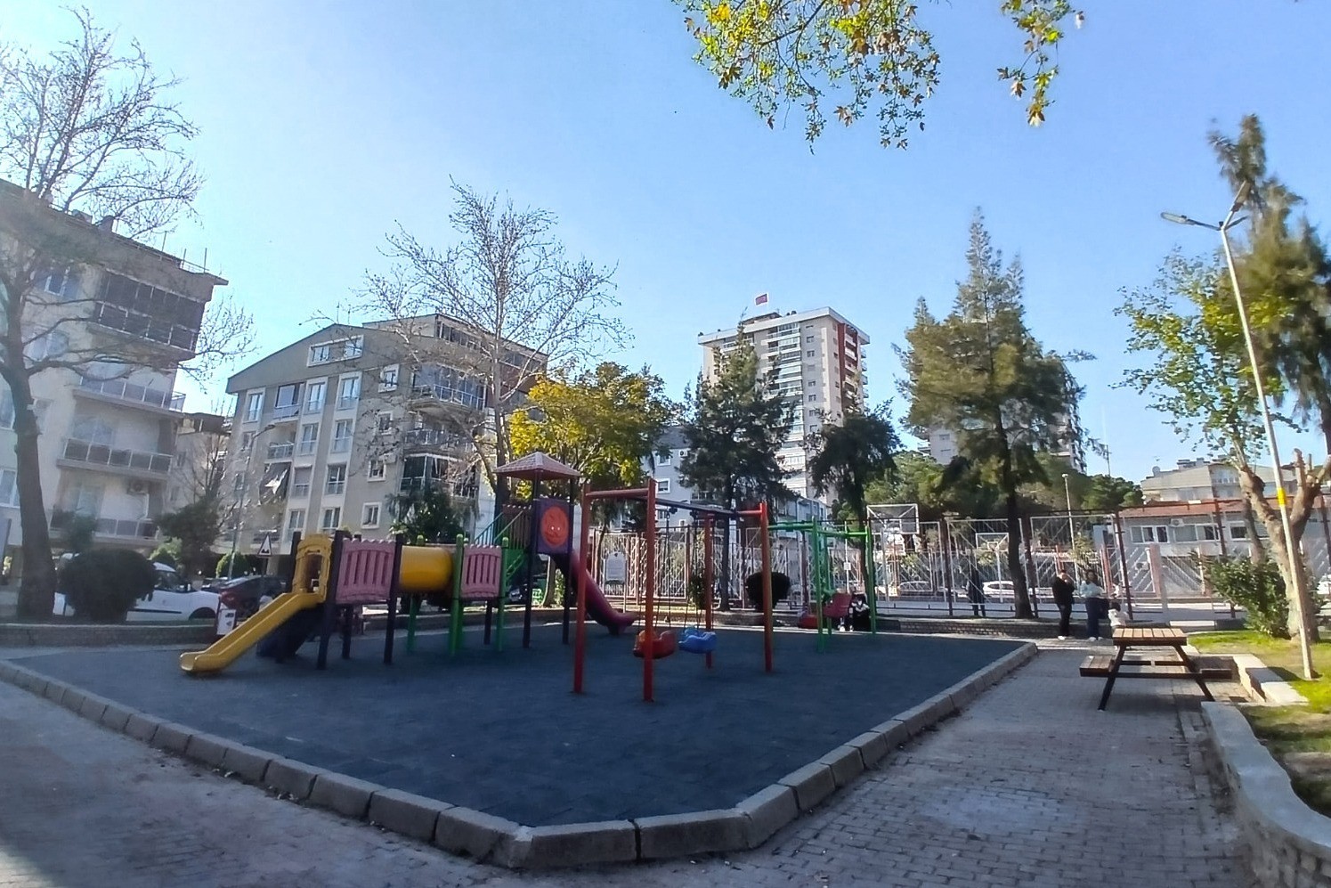 Efeler’in parkları yenileniyor
Efeler’in parkları yenileniyor