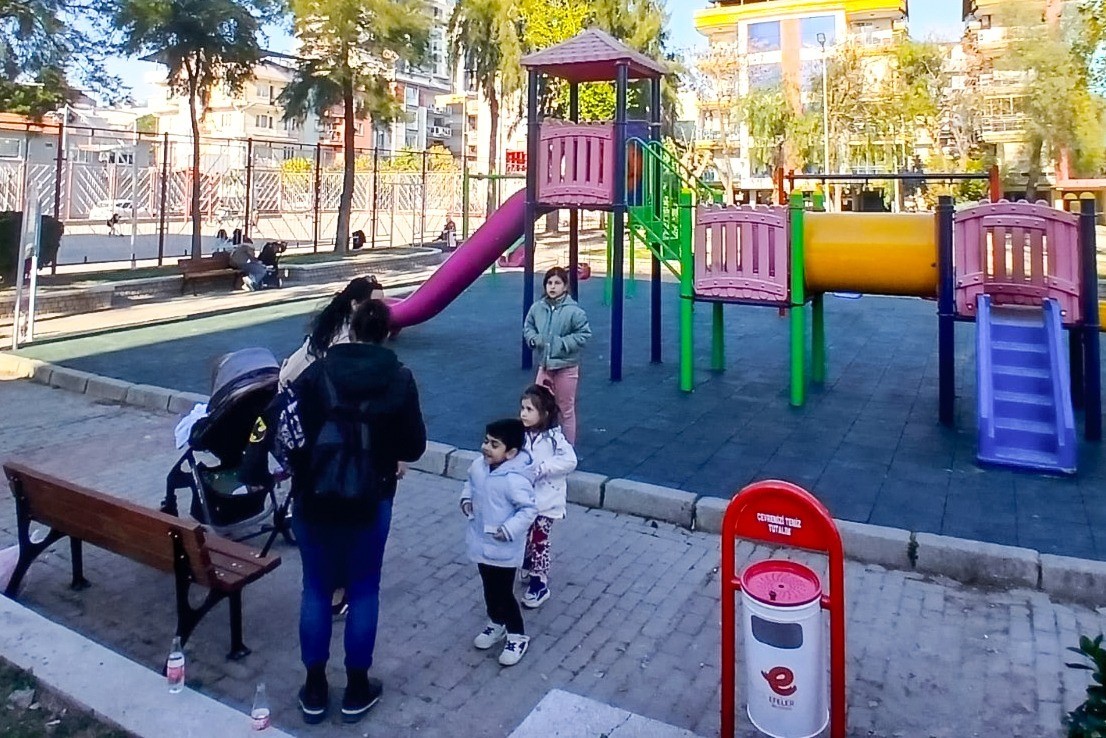 Efeler’in parkları yenileniyor
Efeler’in parkları yenileniyor