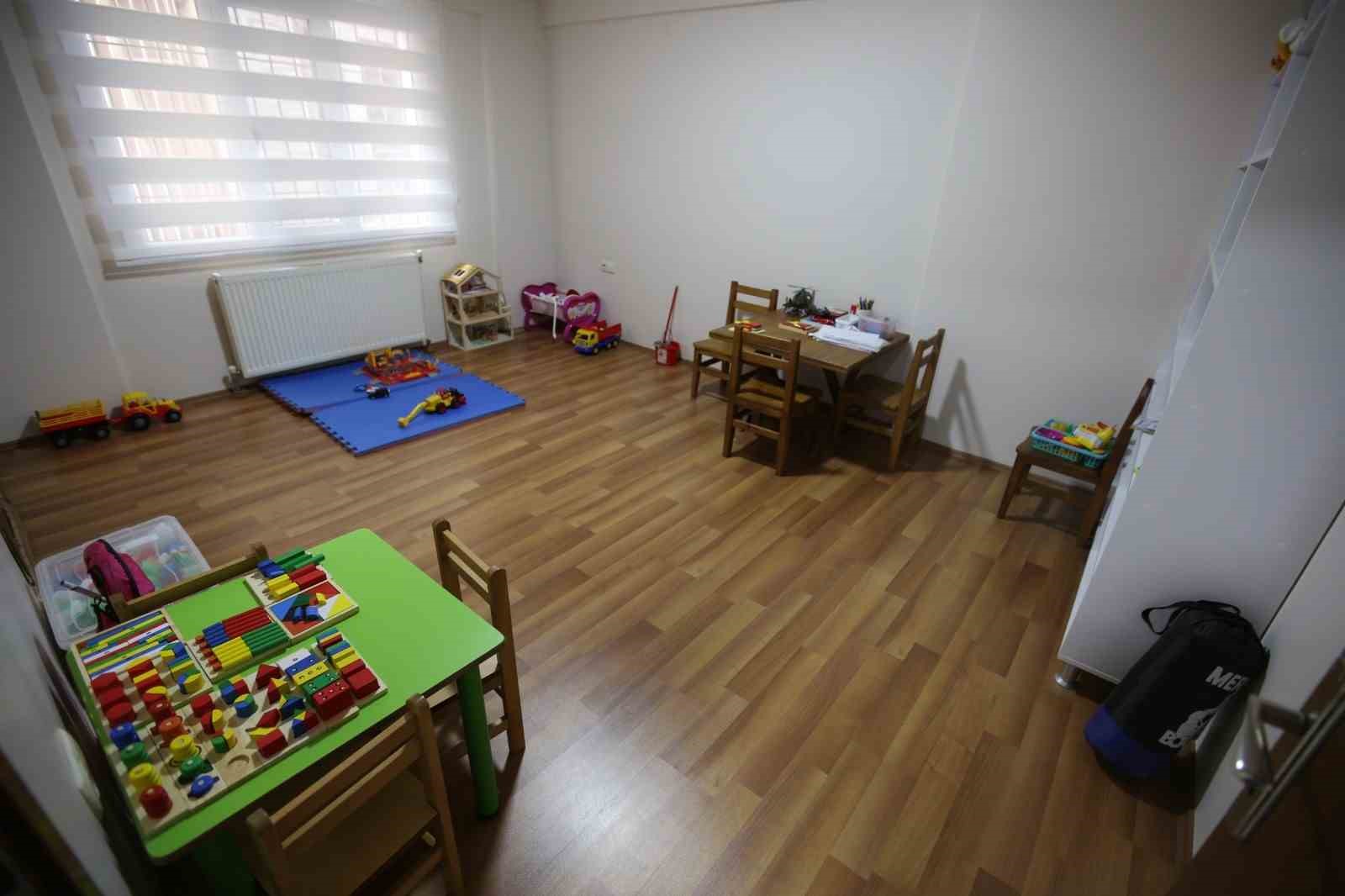 Efeler’in Psikososyal Destek Merkezleri vatandaşlara dokunmaya devam ediyor
