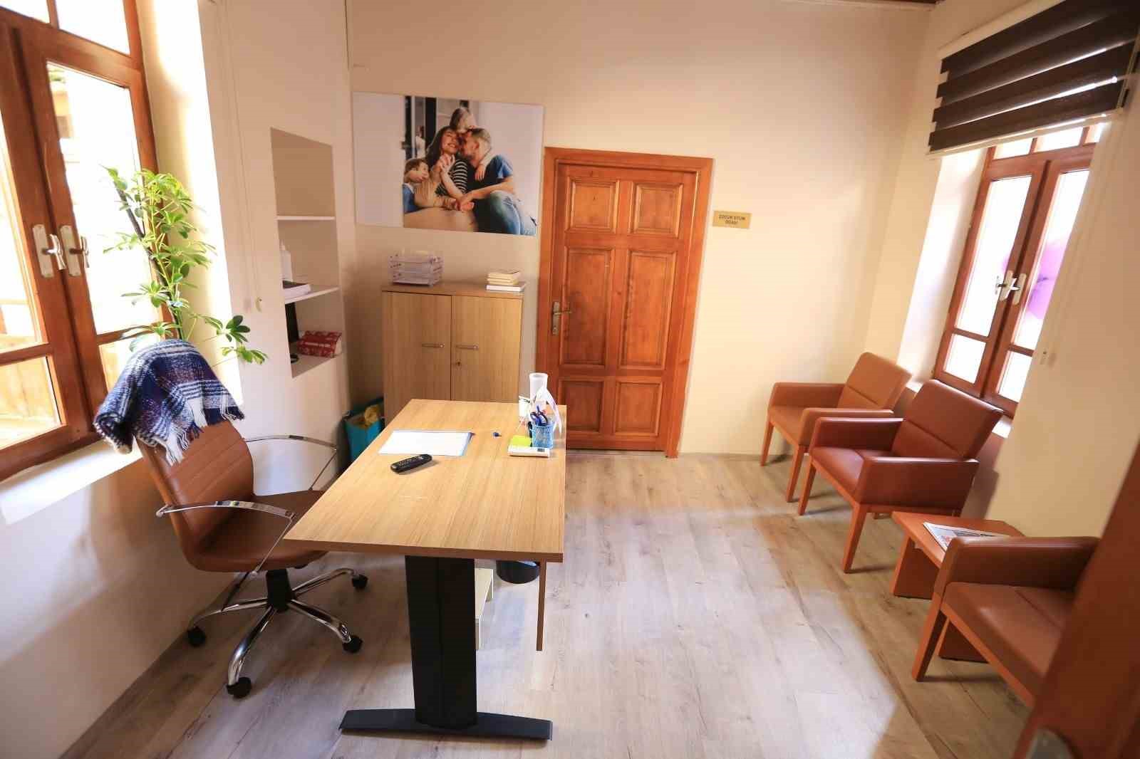 Efeler’in Psikososyal Destek Merkezleri vatandaşlara dokunmaya devam ediyor
