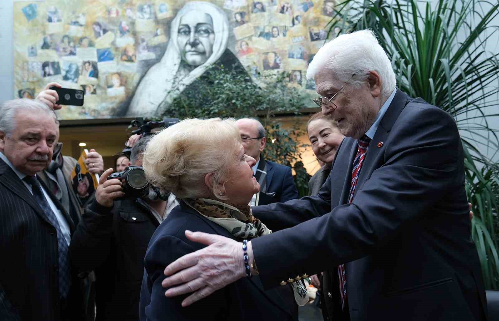 Efsane sanatçılar, yarım asır sonra İzzet Günay Sergisi’nde buluştu
