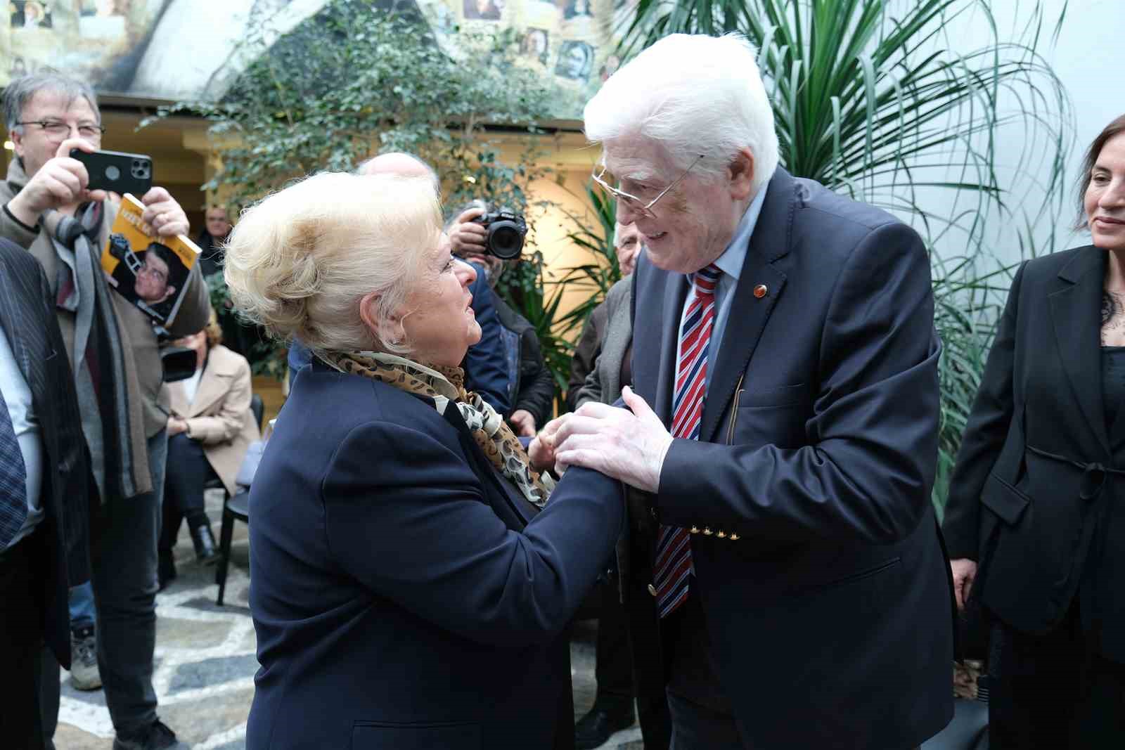 Efsane sanatçılar, yarım asır sonra İzzet Günay Sergisi’nde buluştu
