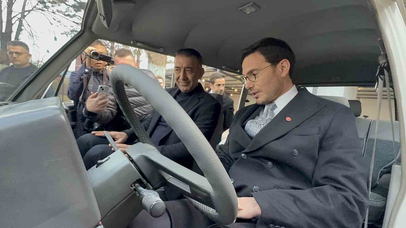 Efsane valinin oğlu 45 yıl sonra babasının makam aracını belediye hizmetine aldı
