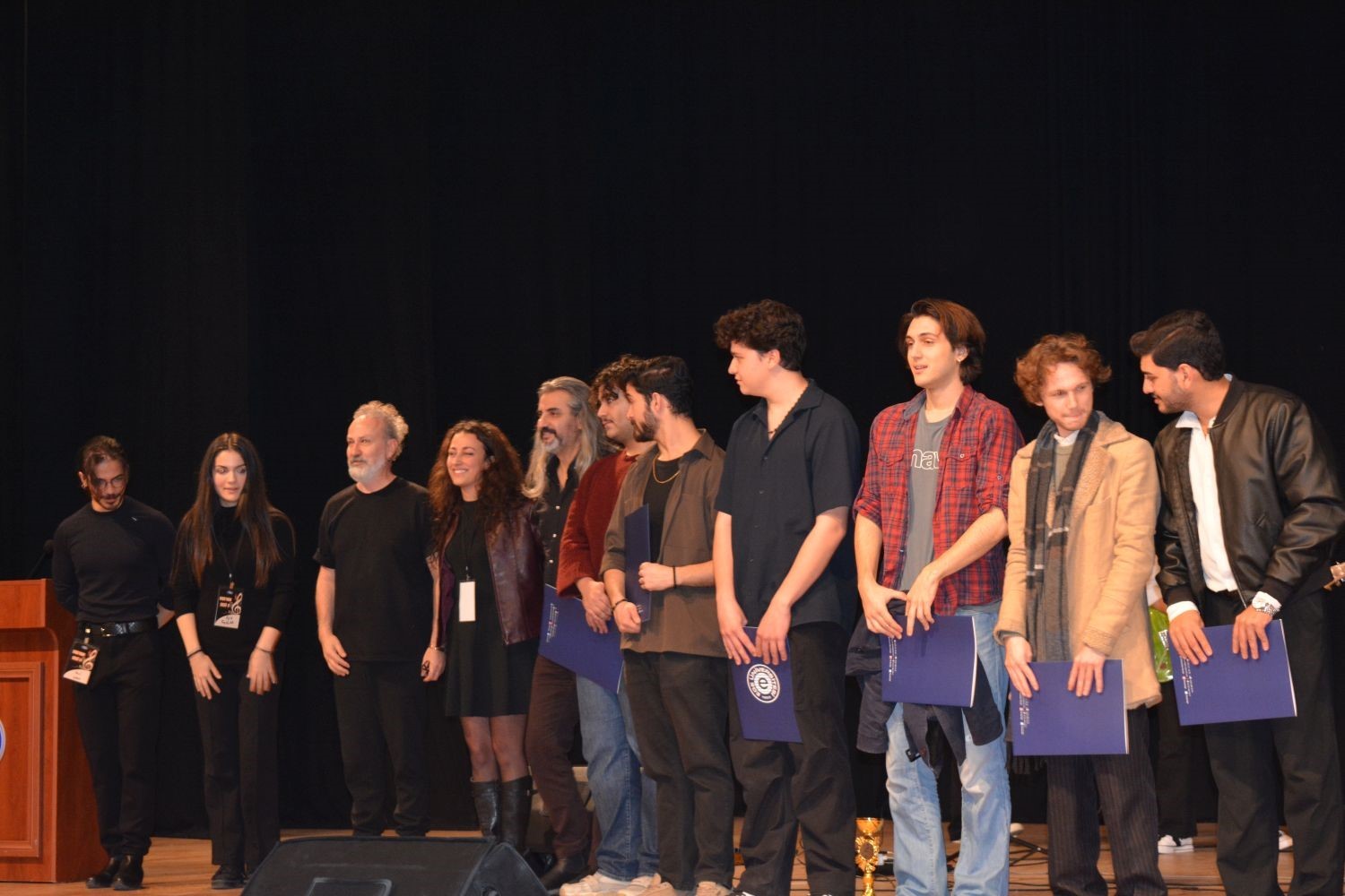 ’Ege’nin Sesi’ yarışmasının kazananı Arben Özgeçer oldu
’Ege’nin Sesi’ yarışmasının kazananı Arben Özgeçer oldu