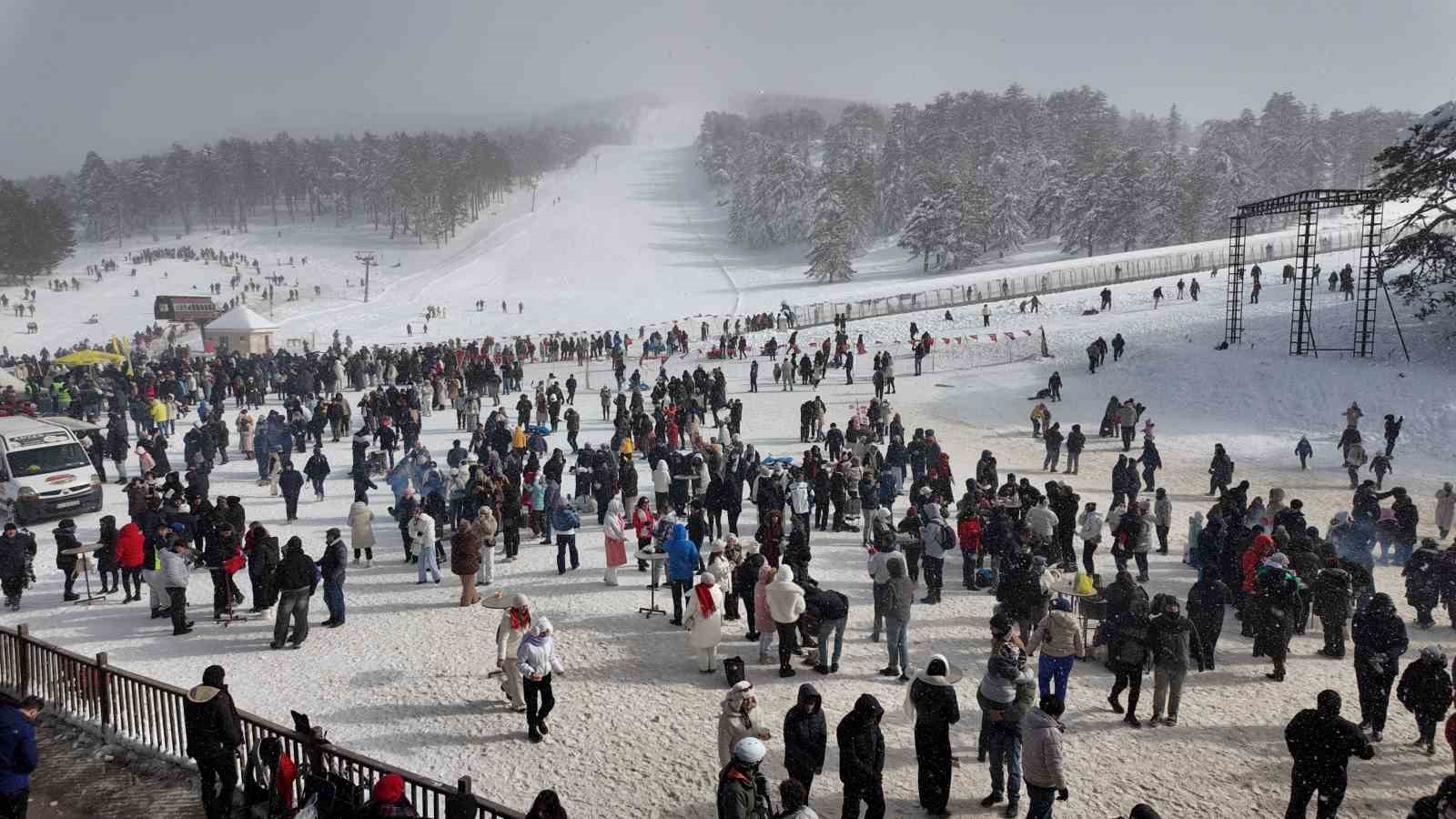 Ege’nin zirvesinde şölen: Gediz Murat Dağı’nda on binler buluştu
