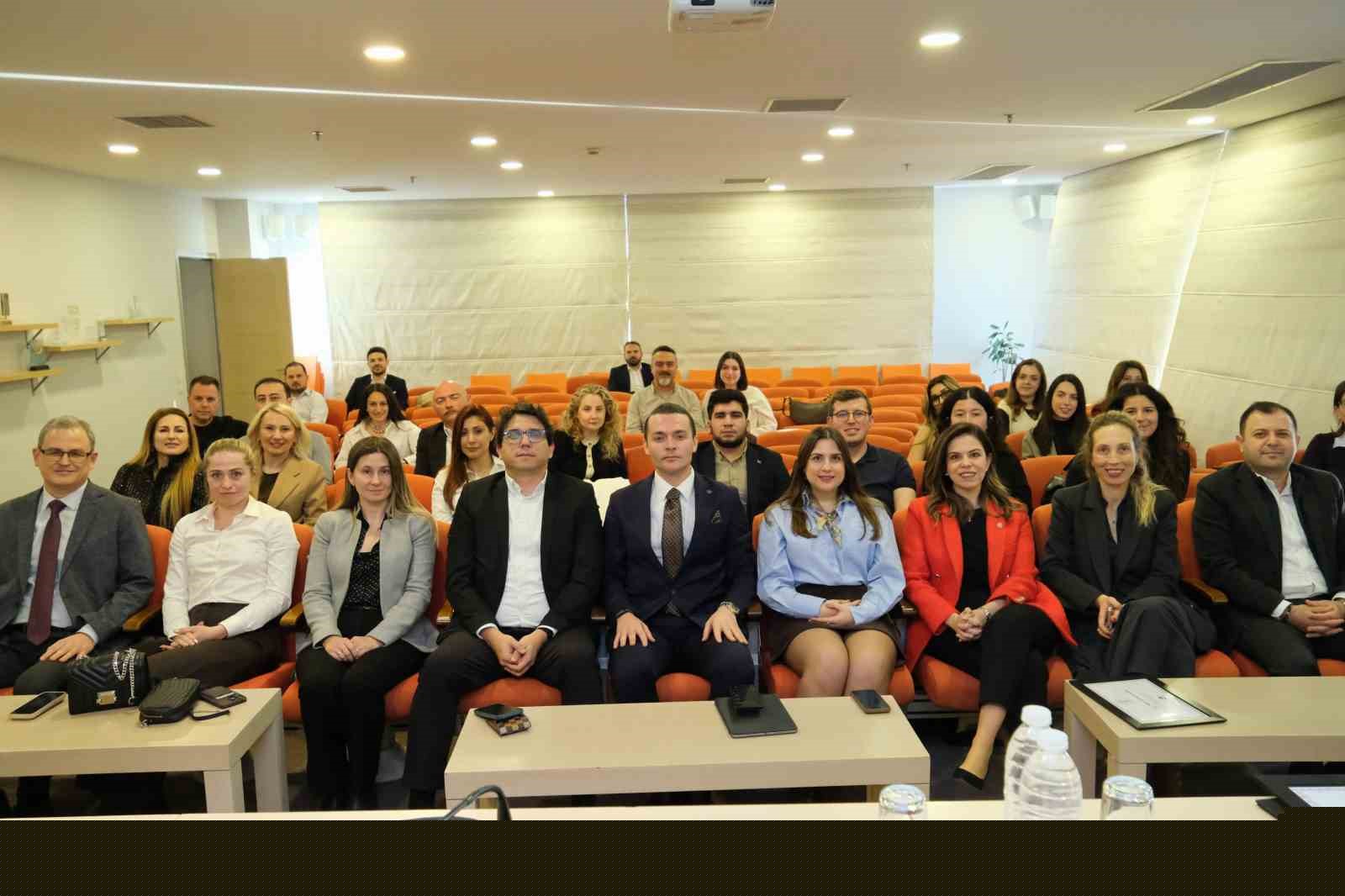 EGİAD üyelerine, ’Yönetimde eşitlik için kadın perspektifi’ konulu seminer
