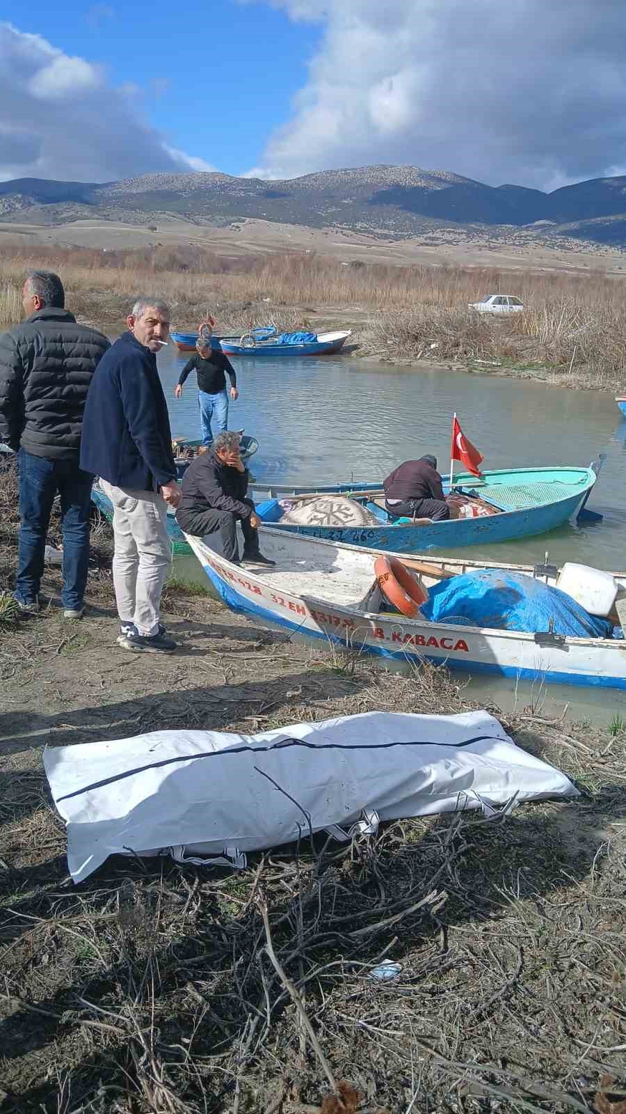 Eğirdir Gölü’nde balık avlarken tekneden düşen adam boğuldu
