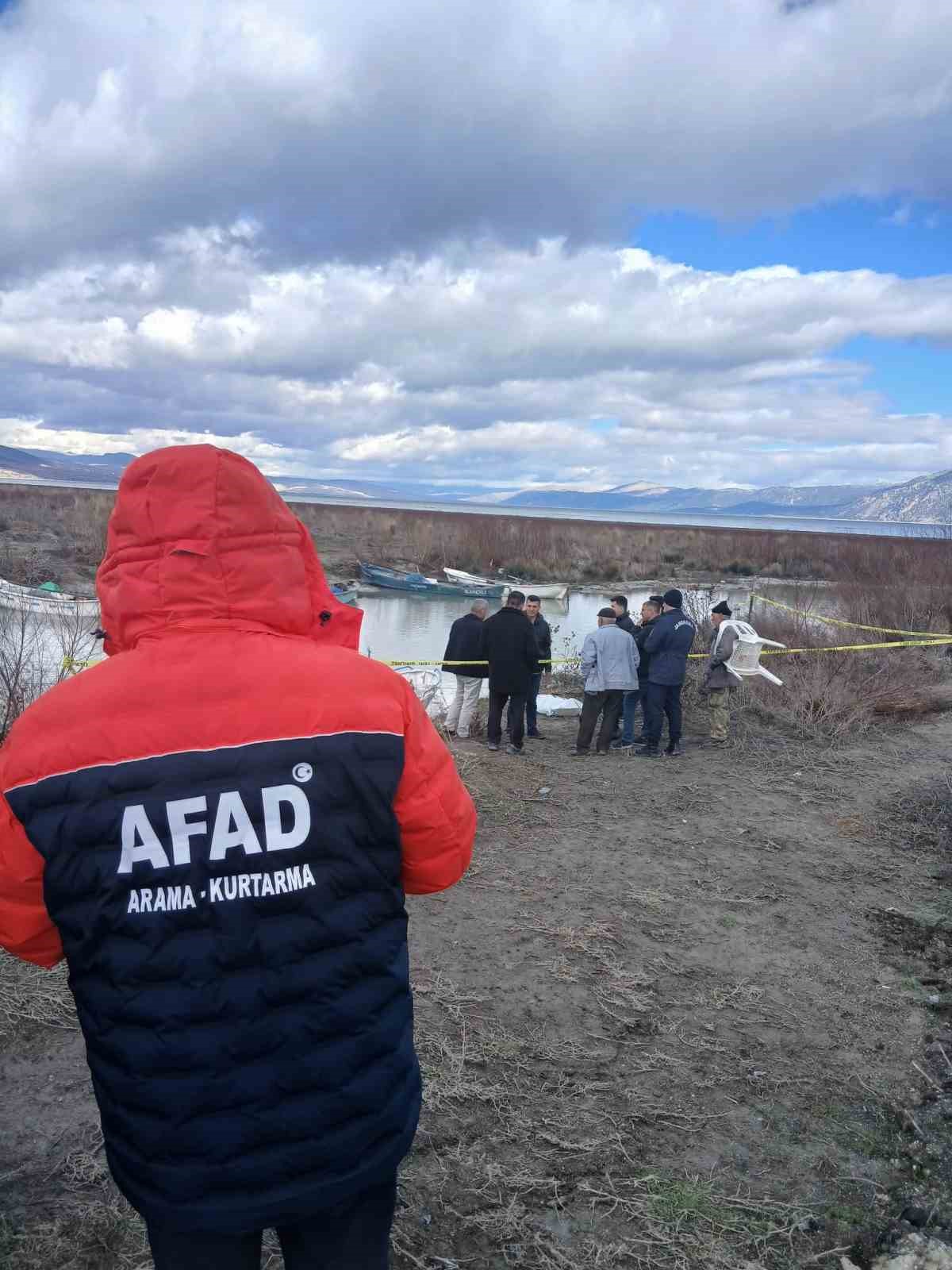 Eğirdir Gölü’nde balık avlarken tekneden düşen adam boğuldu
