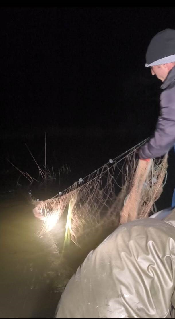 Eğirdir ve Kovada göllerinde kaçak avcılara yönelik denetimlerde 800 metre ağ ele geçirildi
