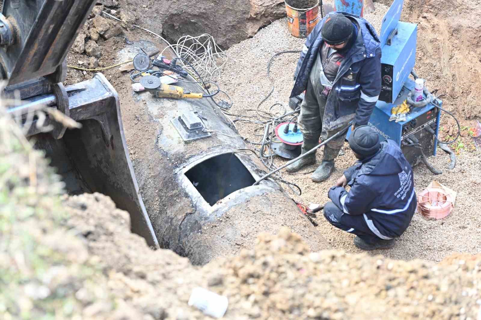 Eğirdir’den gelen içme suyu borusundaki patlak ekiplerce giderildi
