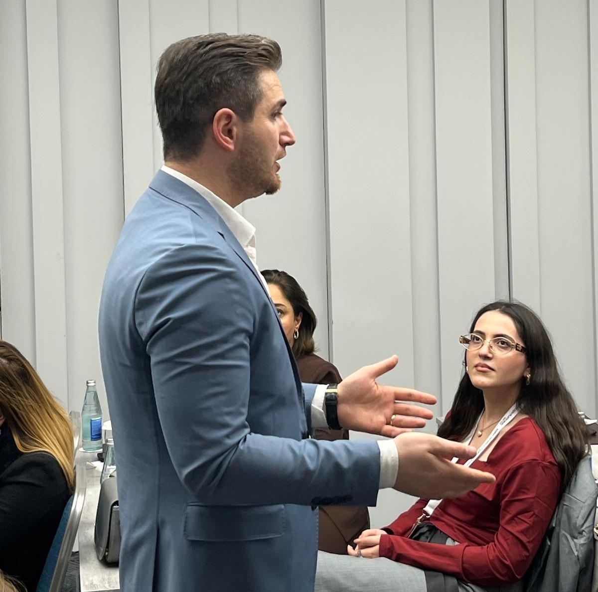 Eğitim Bilimci Paşayev’in Bakü’deki ‘Beden Dili ve Etkili İletişim’ semineri yoğun ilgi gördü
