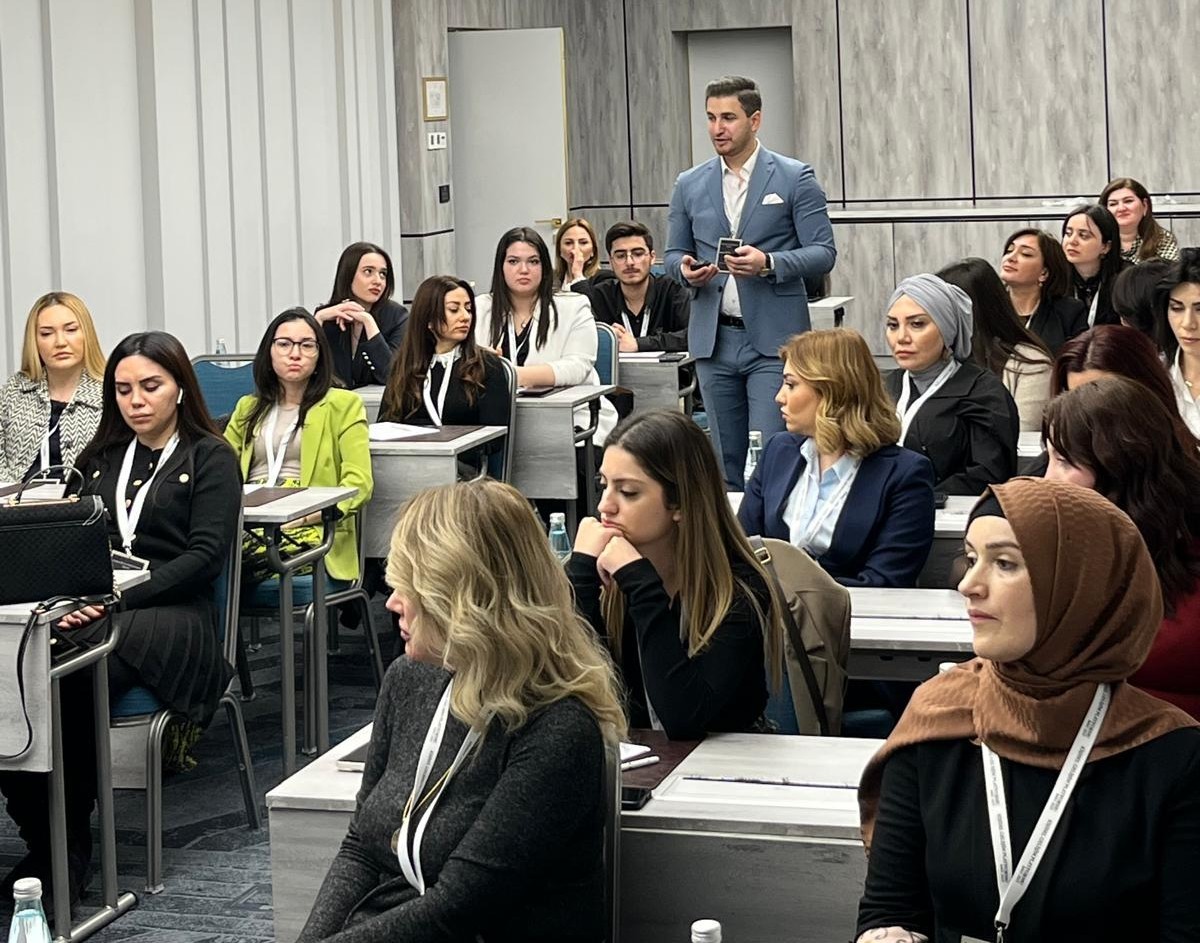 Eğitim Bilimci Paşayev’in Bakü’deki ‘Beden Dili ve Etkili İletişim’ semineri yoğun ilgi gördü
