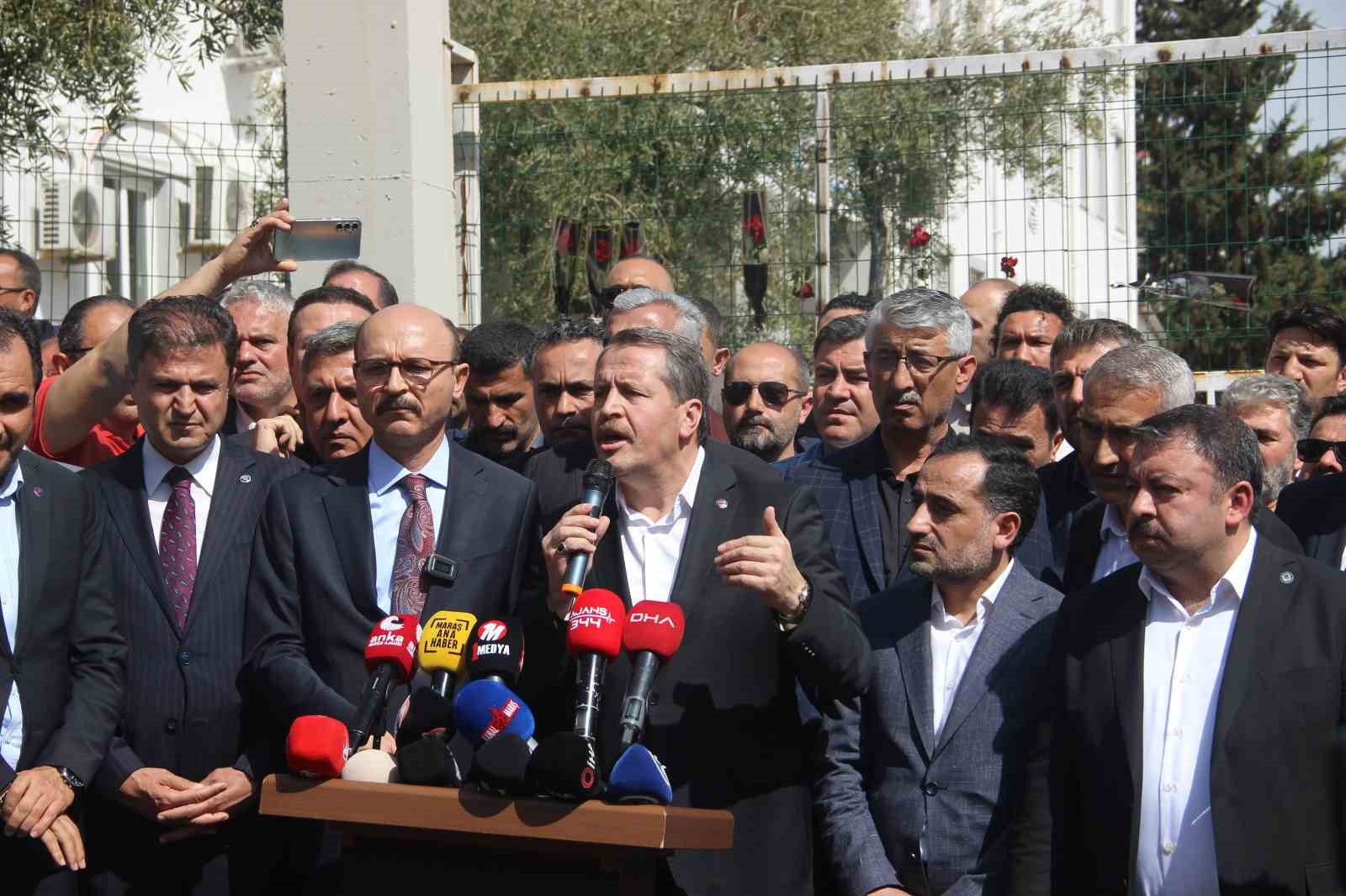 Eğitim-Bir-Sen Genel Başkanı Ali Yalçın’dan saldırının yaşandığı okulun önünde açıklama
