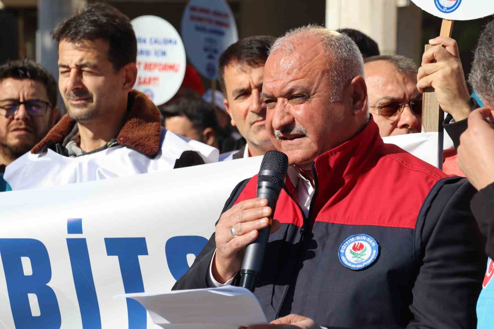 Eğitim çalışanlarına özel hizmet tazminatı talebi
Eğitim çalışanlarına özel hizmet tazminatı talebi