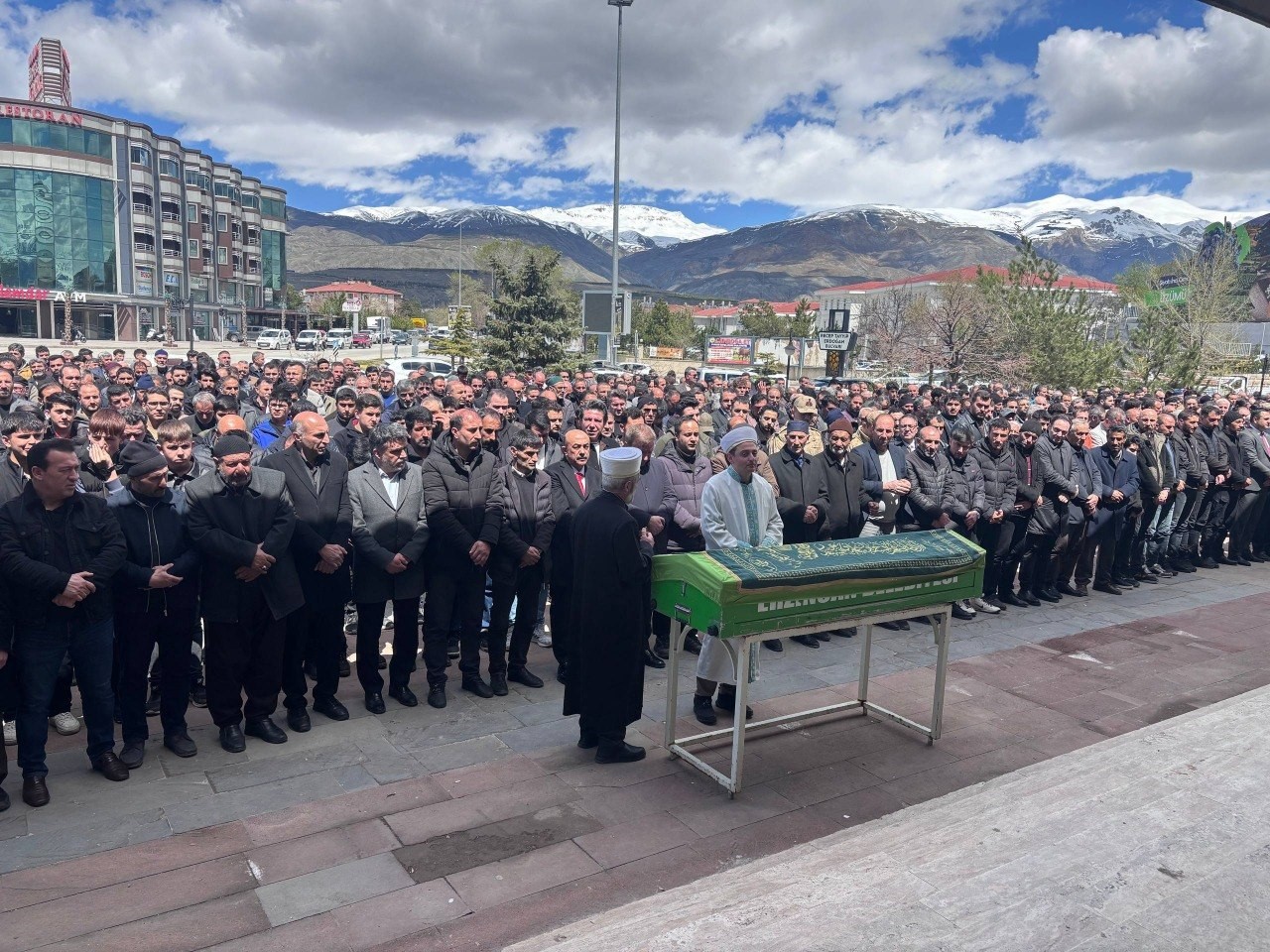 Eğitim camiasını yasa boğan veda
