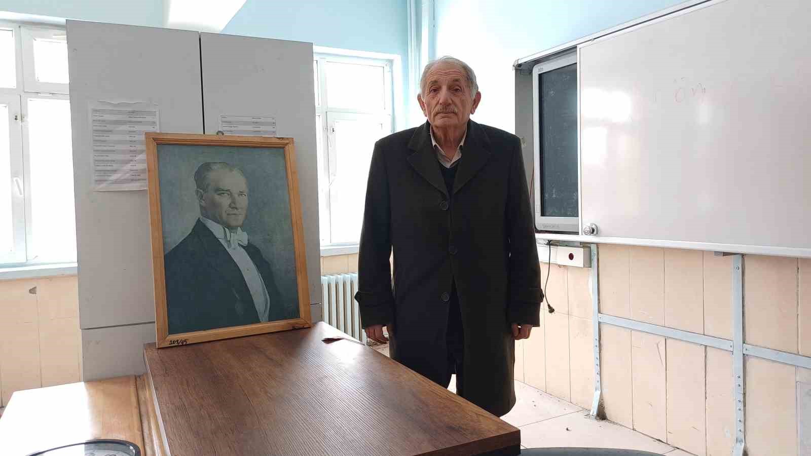 Eğitim sevdası emeklilik tanımadı: 19 köy okulunu yenilediler
Eğitim sevdası emeklilik tanımadı: 19 köy okulunu yenilediler