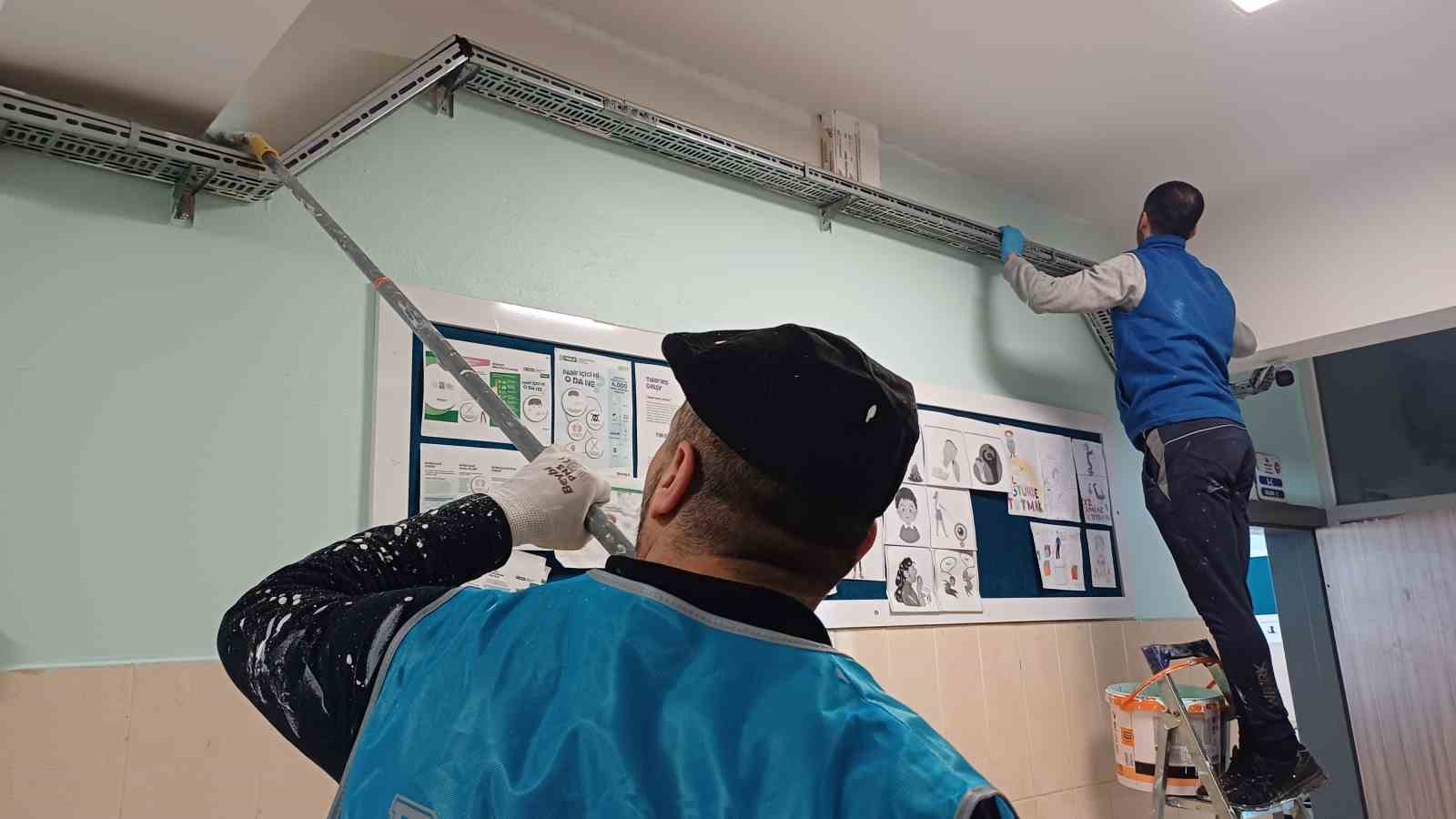 Eğitim sevdası emeklilik tanımadı: 19 köy okulunu yenilediler
Eğitim sevdası emeklilik tanımadı: 19 köy okulunu yenilediler