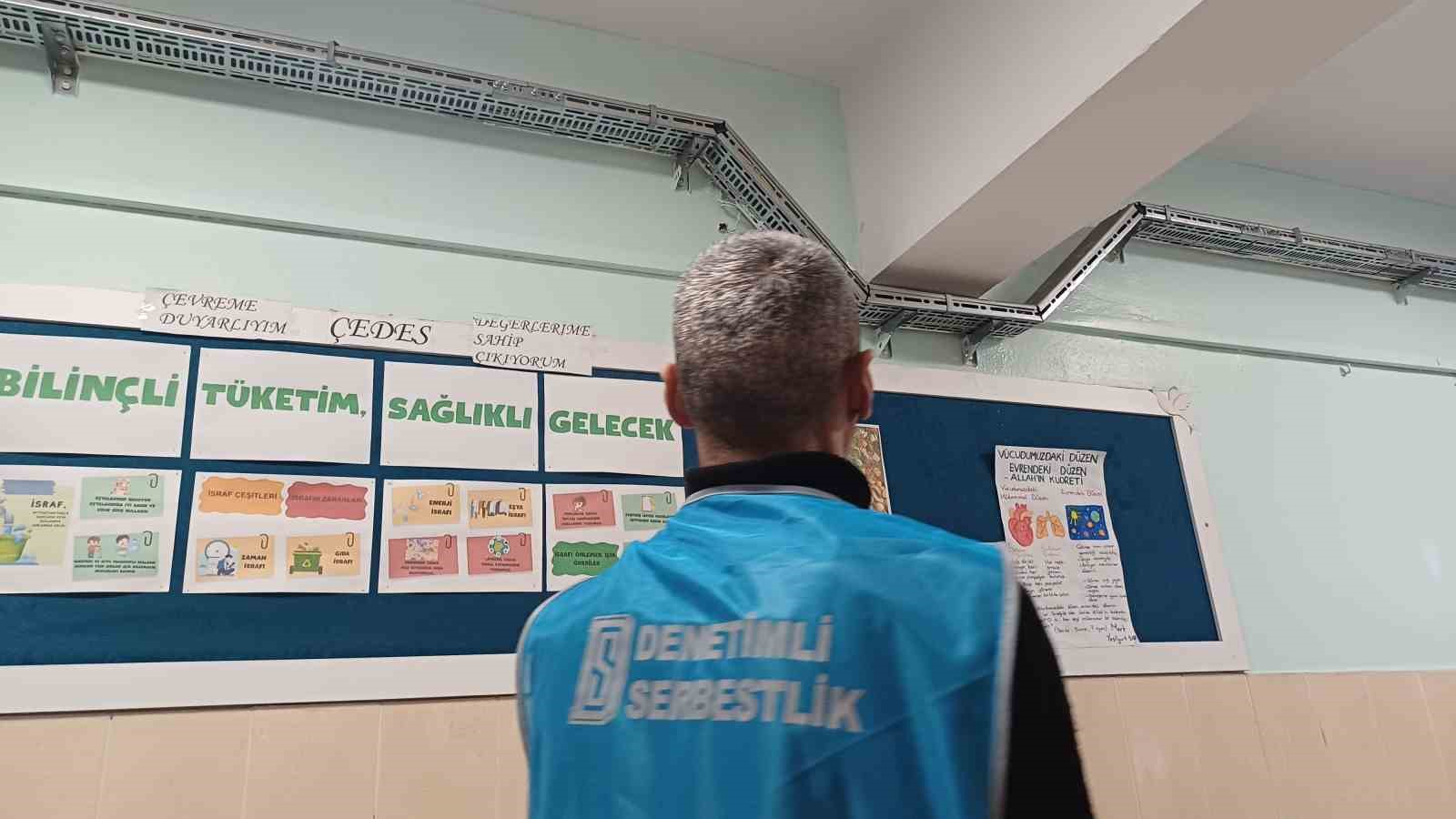 Eğitim sevdası emeklilik tanımadı: 19 köy okulunu yenilediler
Eğitim sevdası emeklilik tanımadı: 19 köy okulunu yenilediler