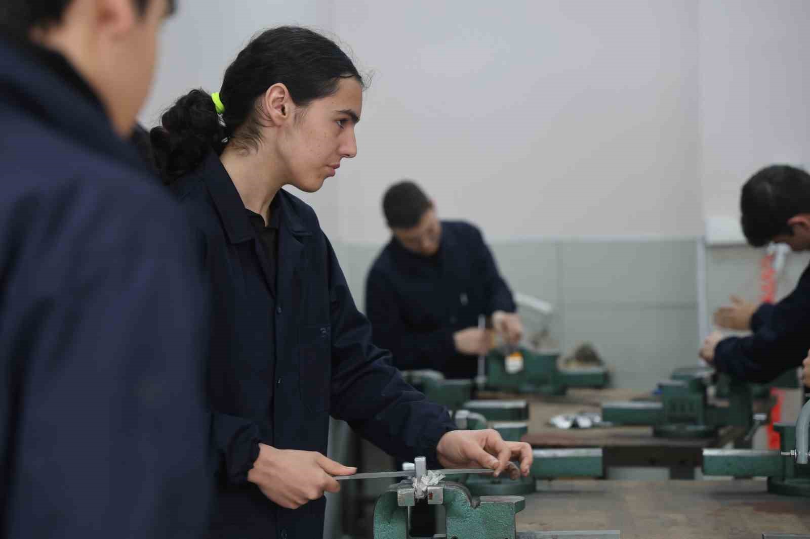 Eğitimle üretimin birleştiği okul 12 milyon ciroya ulaştı
