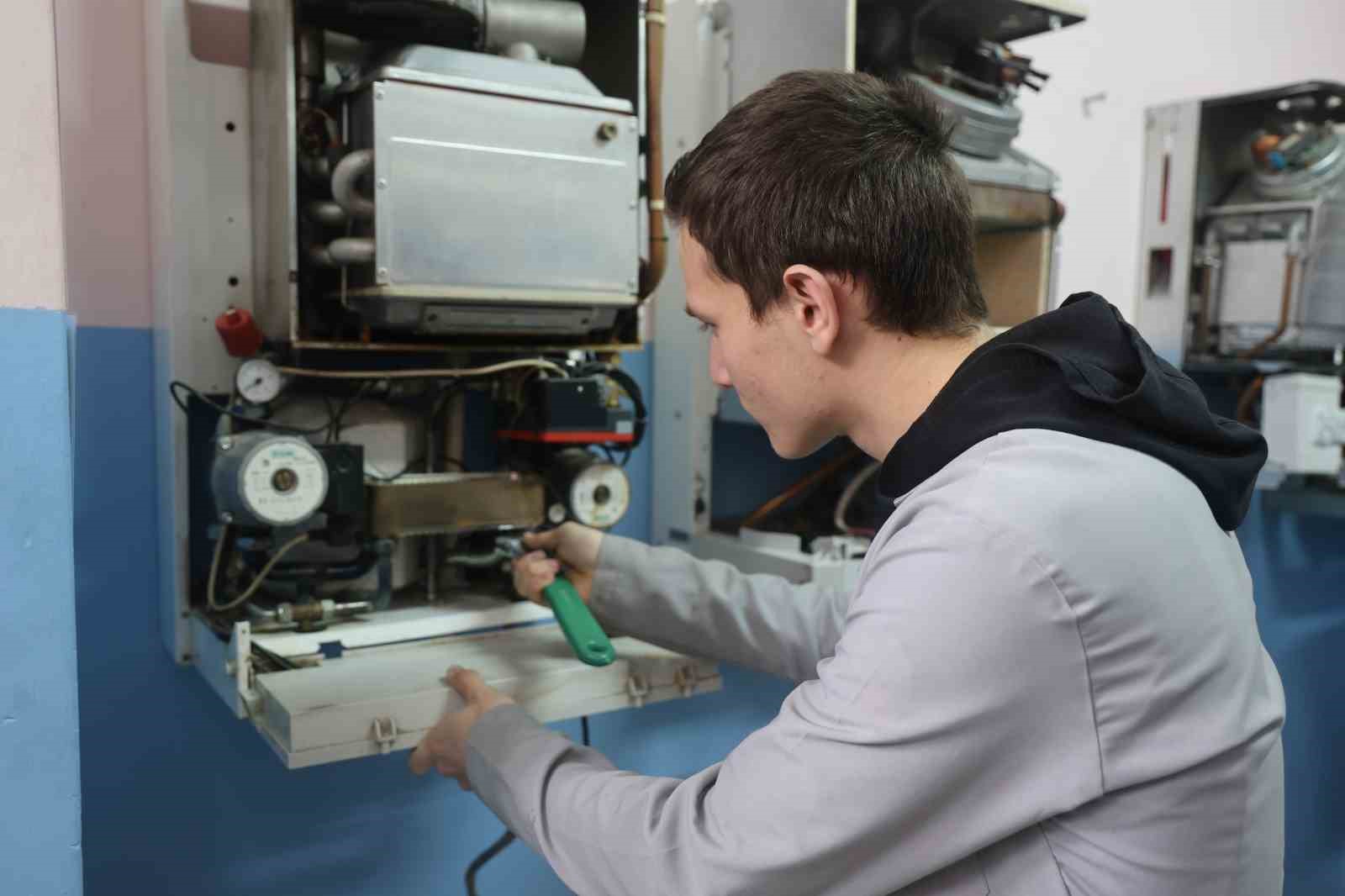 Eğitimle üretimin birleştiği okul 12 milyon ciroya ulaştı
