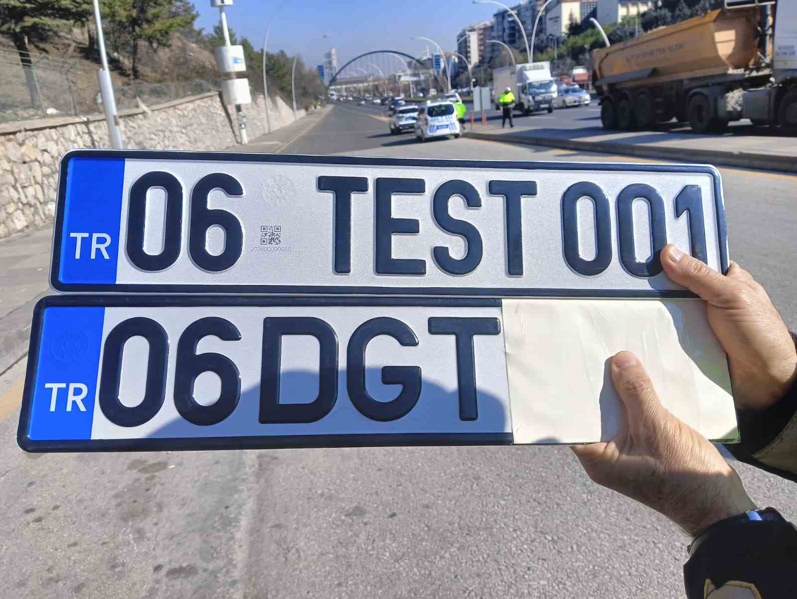 EGM Trafik Daire Başkanı Mutlu’dan standart ve ‘APP’ plaka arasındaki farklarla ilgili açıklama
