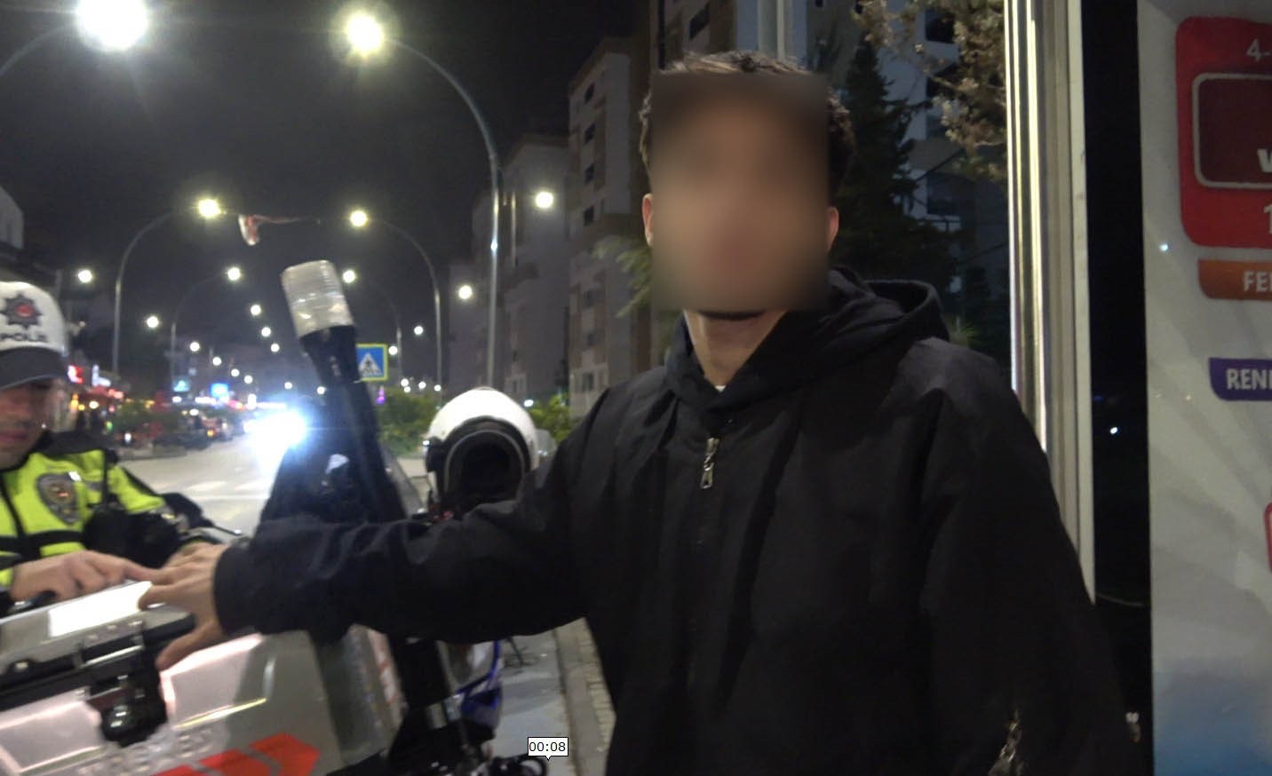 Ehliyet yetersizliği gerekçesiyle ceza yiyen üniversite öğrencisi: "Şu an duygu falan kalmadı bende, bu borcu nasıl ödeyeceğimi düşünüyorum"
Ehliyet yetersizliği gerekçesiyle ceza yiyen üniversite öğrencisi: "Şu an duygu falan kalmadı bende, bu borcu nasıl ödeyeceğimi düşünüyorum"