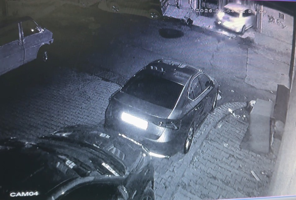 Ehliyetini ve otomobilini yeni alan sürücü depoya daldı
