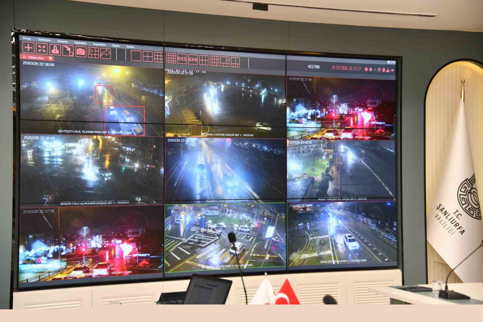 Ekipler selde mahsur kalan 10 kişilik aile için seferber oldu
