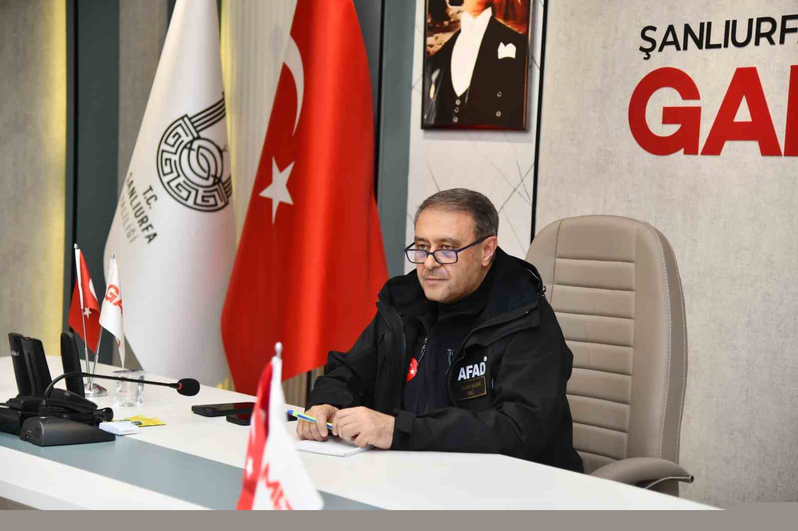 Ekipler selde mahsur kalan 10 kişilik aile için seferber oldu
