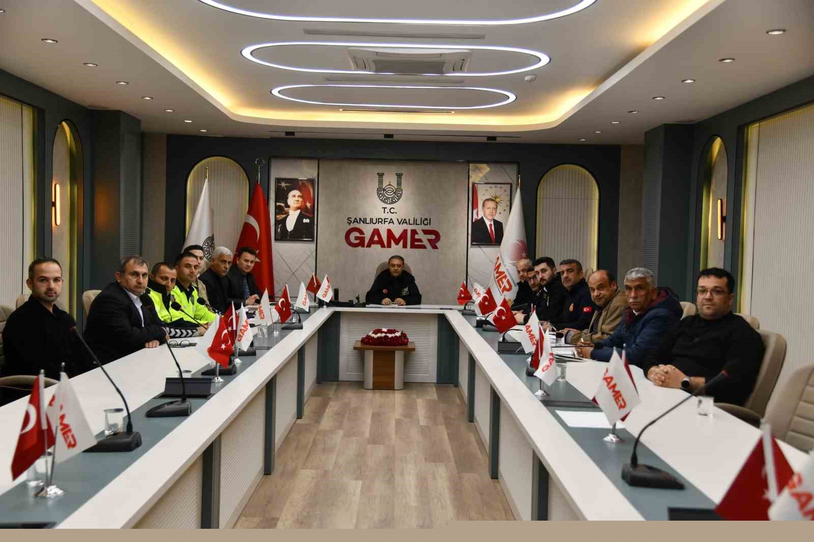 Ekipler selde mahsur kalan 10 kişilik aile için seferber oldu
