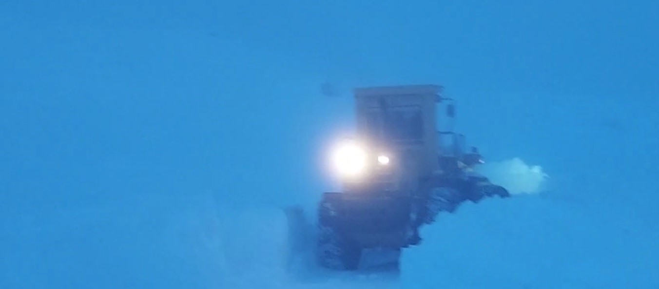 Ekipler yoğun sis ve kar altında 3 kilometre yürüyüp hastaya ulaştı
