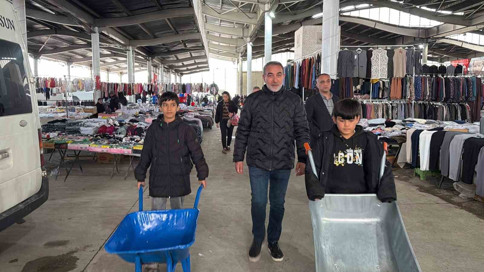 El arabasından eğlence merkezine: Çocuklara bayram hediyesi
