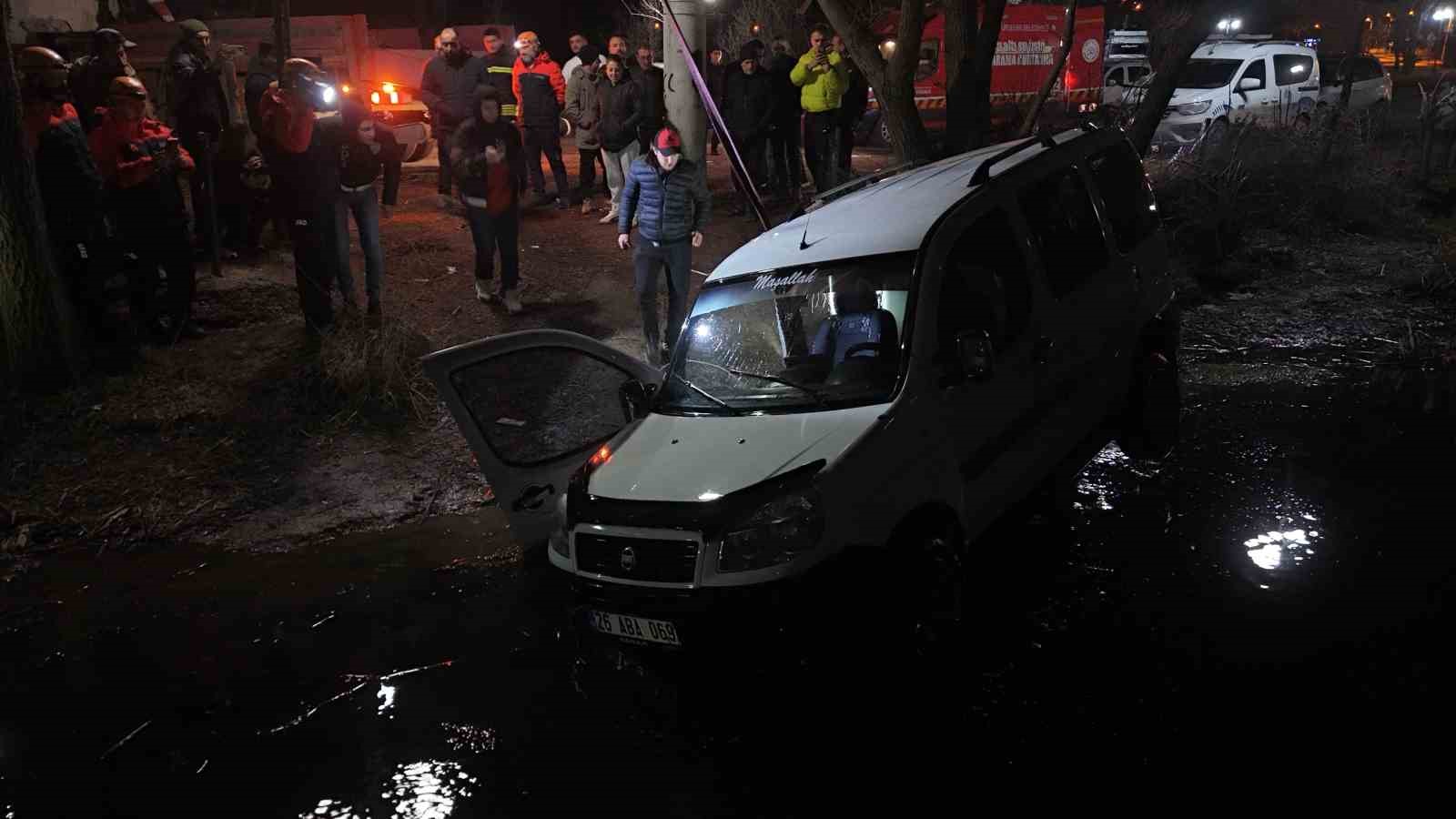 El freni çekilemeyen araç, düştüğü Porsuk Çayı’ndan 4 saat sonra çıkarıldı
