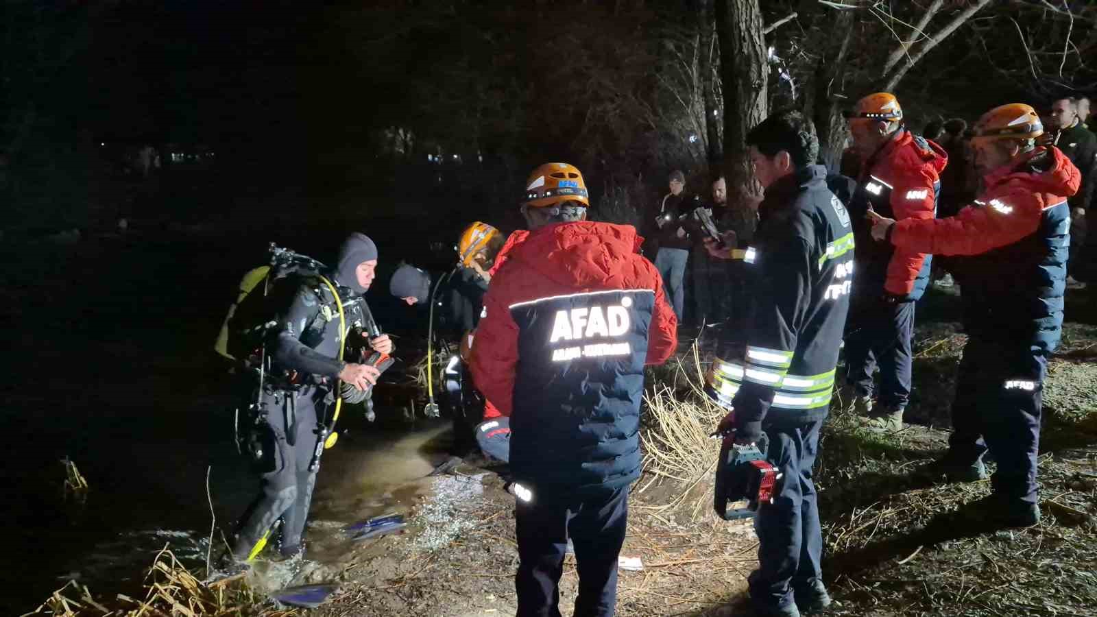 El freni çekilemeyen araç, düştüğü Porsuk Çayı’ndan 4 saat sonra çıkarıldı
