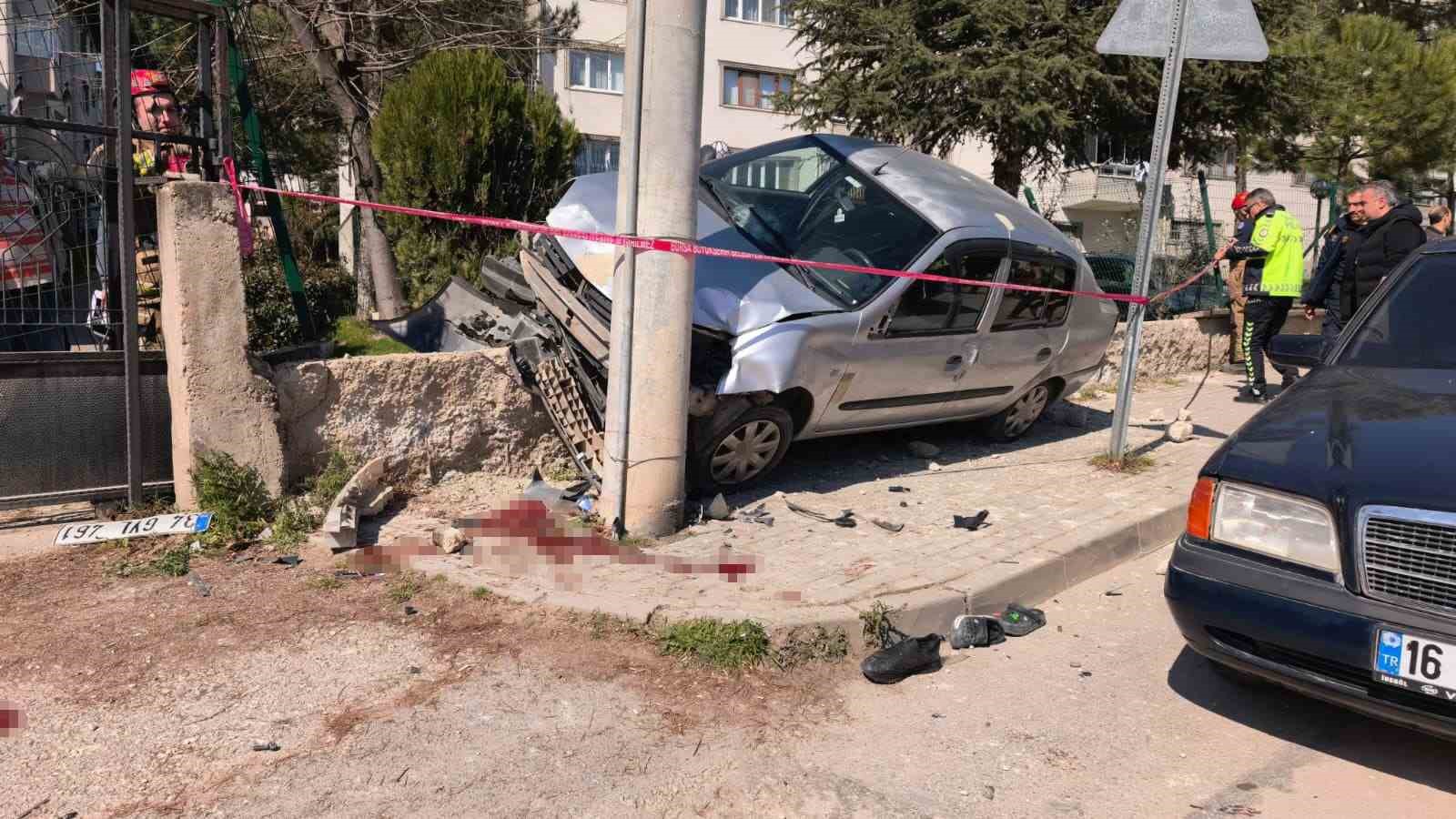 El freni çekilmeyen otomobil faciaya sebep oldu: 1 ölü, 2 ağır yaralı
