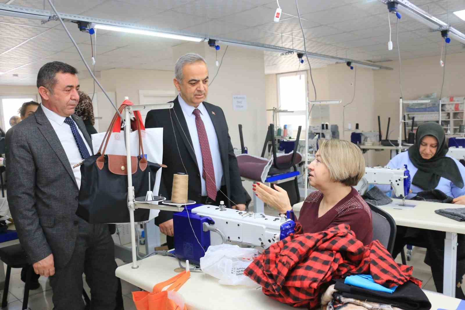 Elazığ aile destek merkezi kursiyerlerine sertifika
