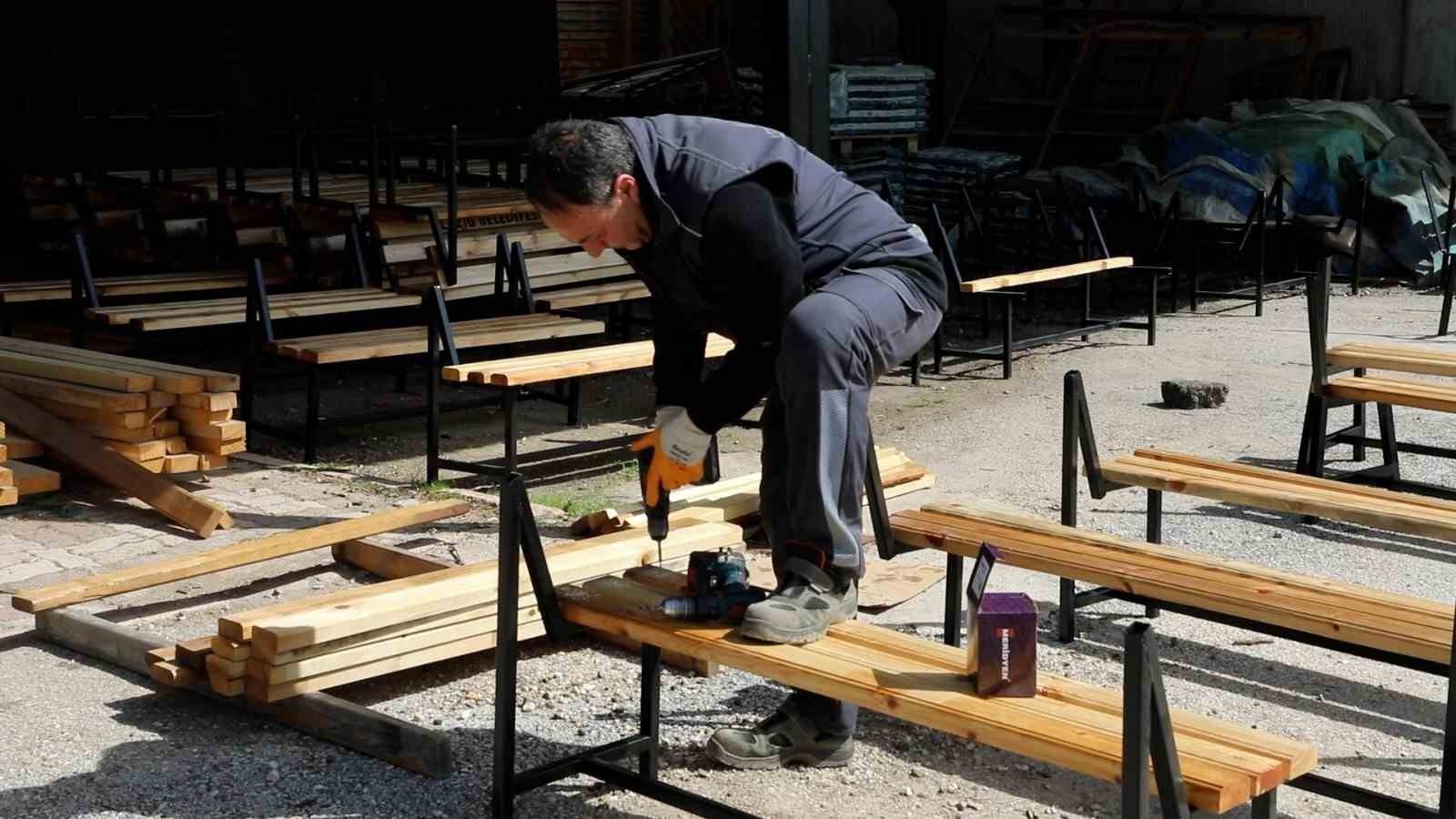 Elazığ Belediyesi atölyelerinde çalışmalar aralıksız sürüyor
