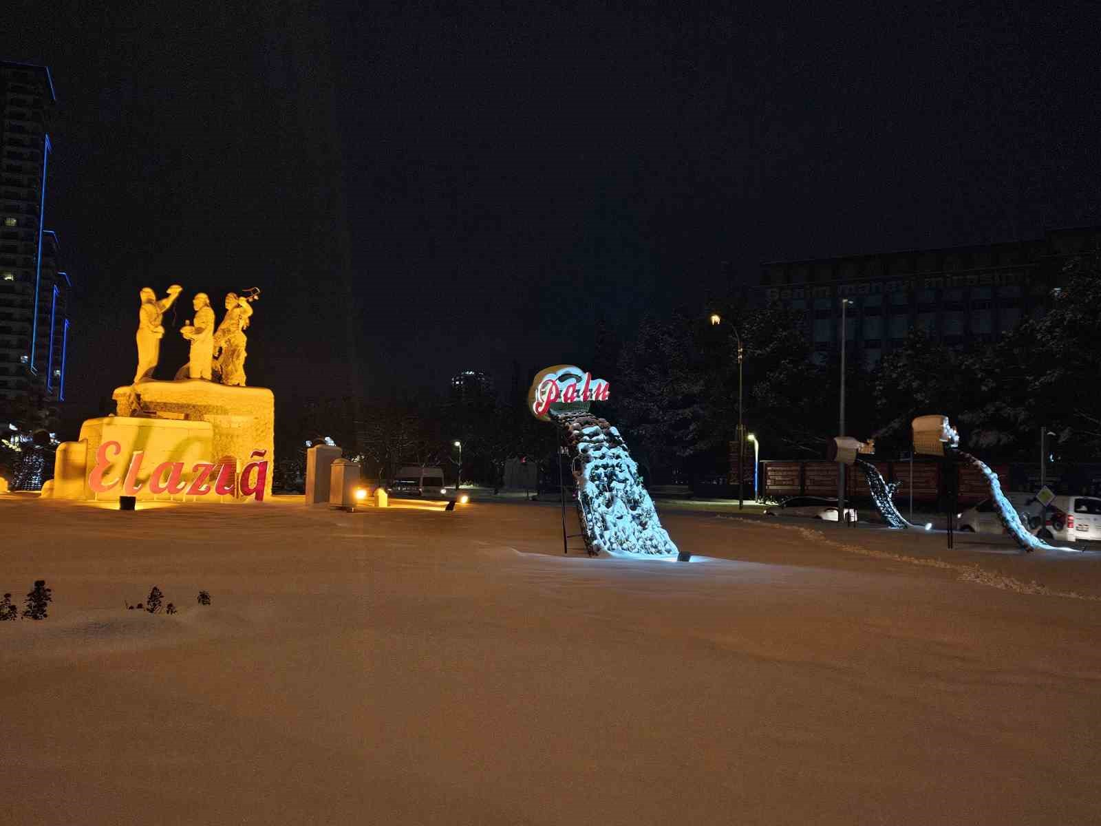 Elazığ Çaydaçıra Kavşağı’nda kar manzarası
