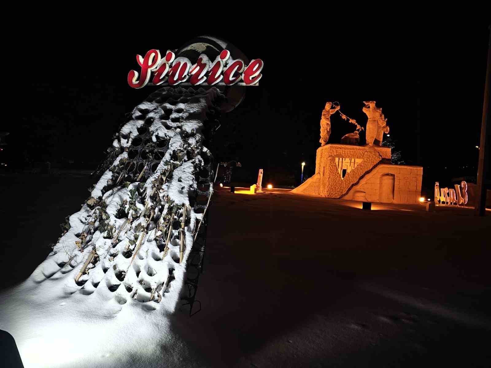 Elazığ Çaydaçıra Kavşağı’nda kar manzarası
