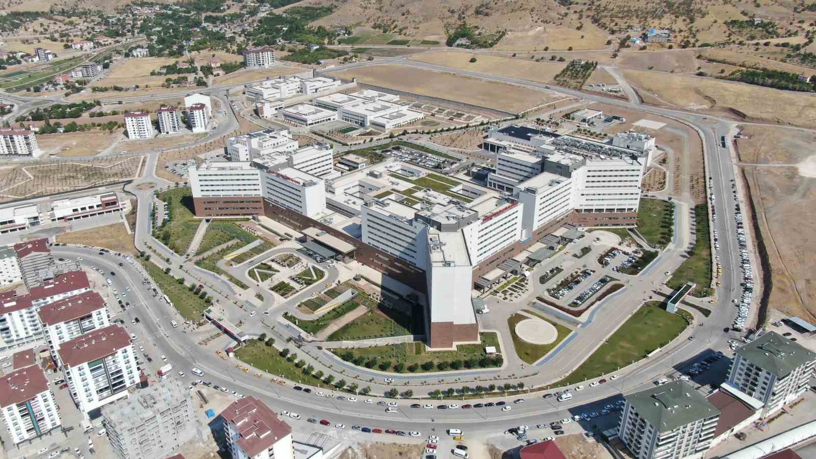 Elazığ Fethi Sekin Şehir Hastanesi’nde 1 yılda 2 milyon 810 bin hasta tedavi edildi
