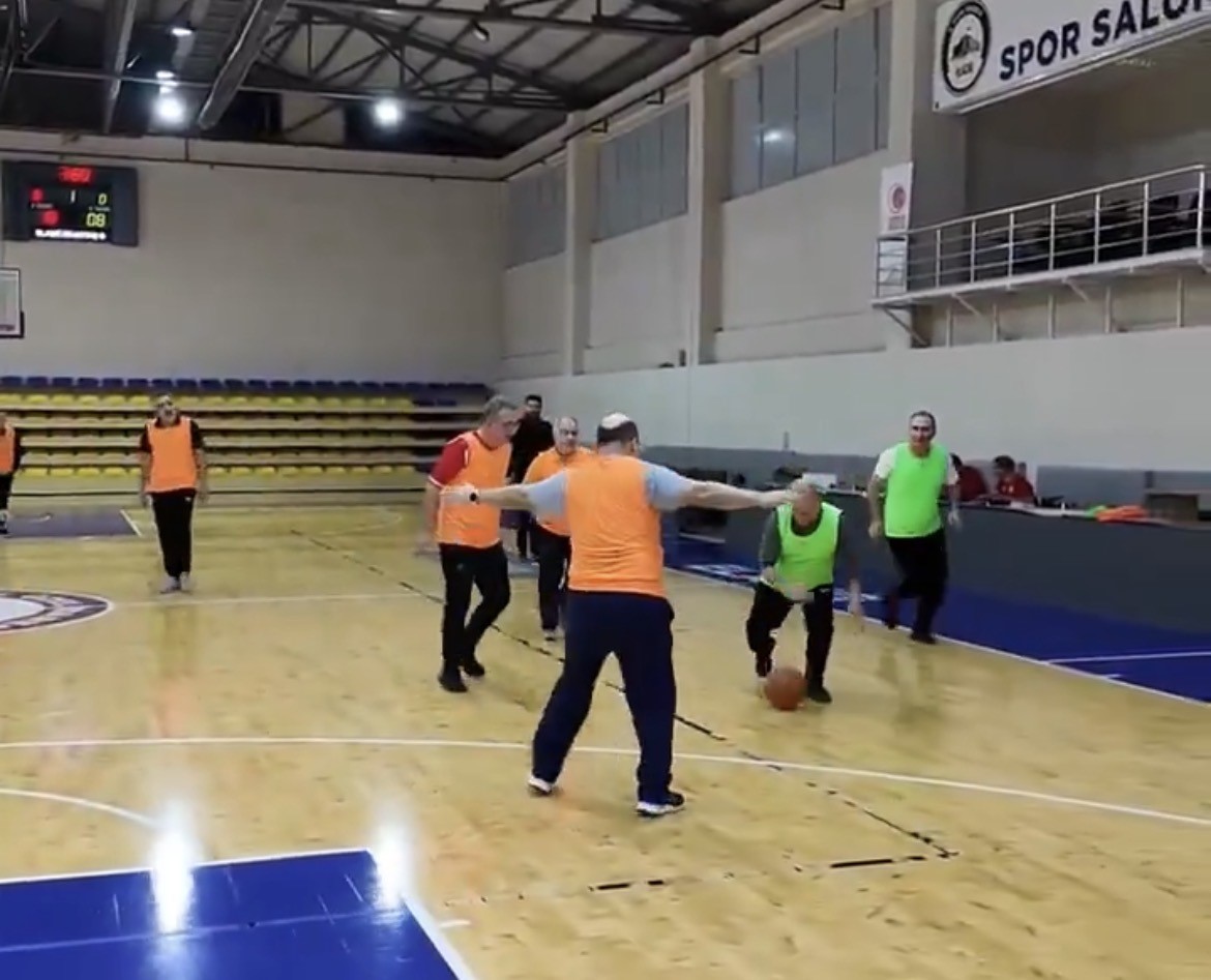 Elazığ İl protokolü basketbol maçında buluştu
