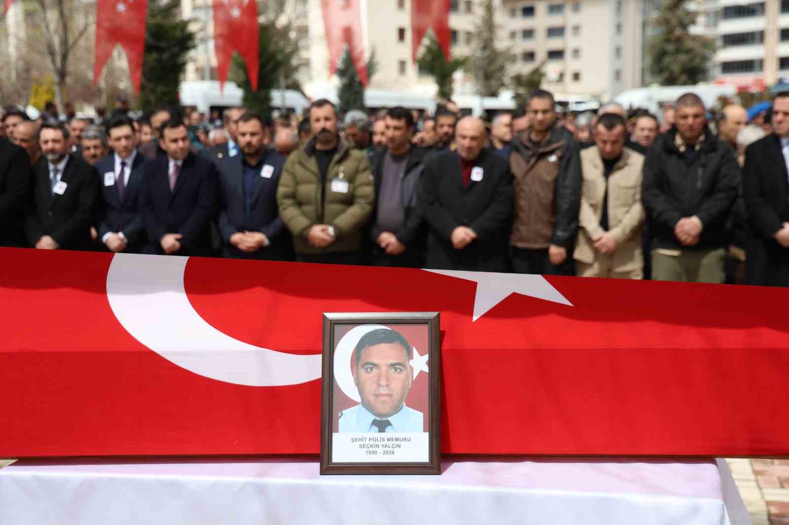 Elazığ şehidini son yolculuğuna uğurladı
