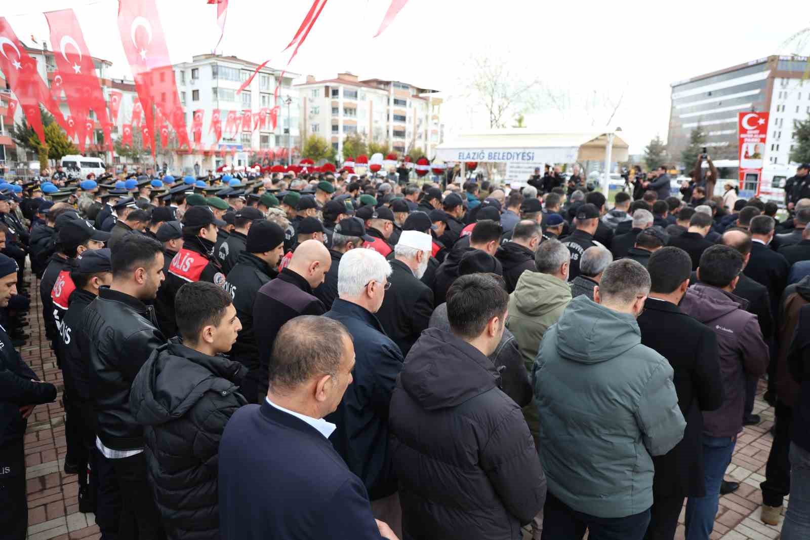 Elazığ şehidini son yolculuğuna uğurladı
