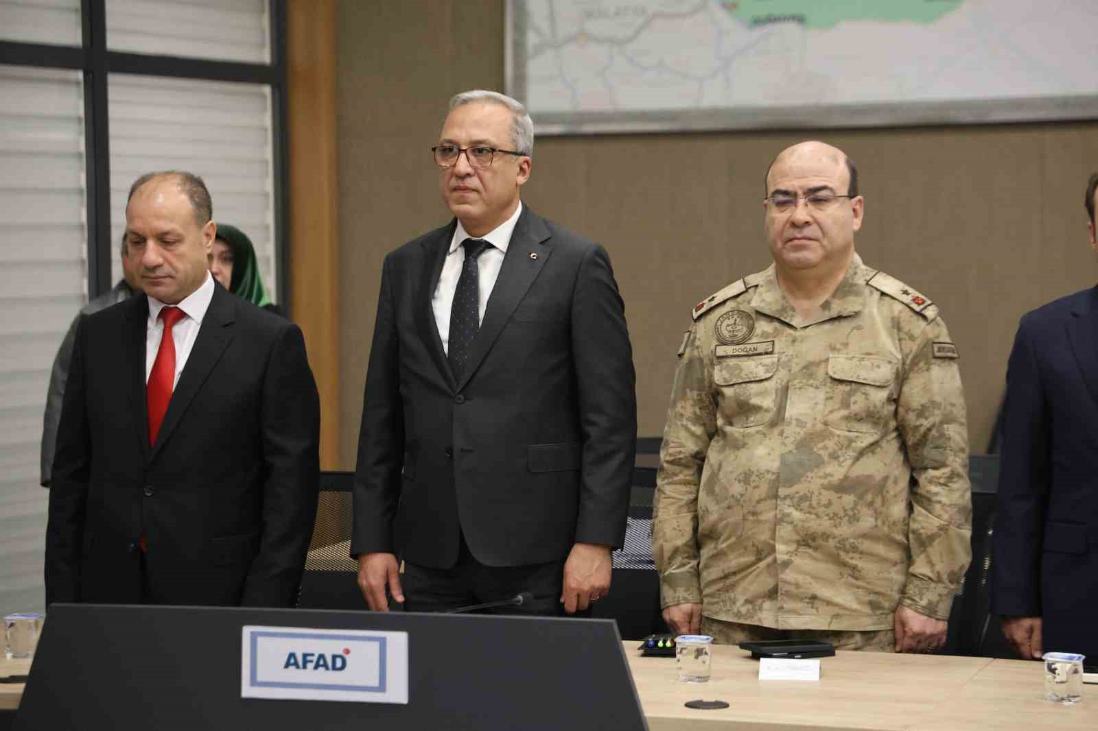 Elazığ Valisi Hatipoğlu: "Acının büyüklüğü karşısında dayanışmamız daha da büyüdü"
